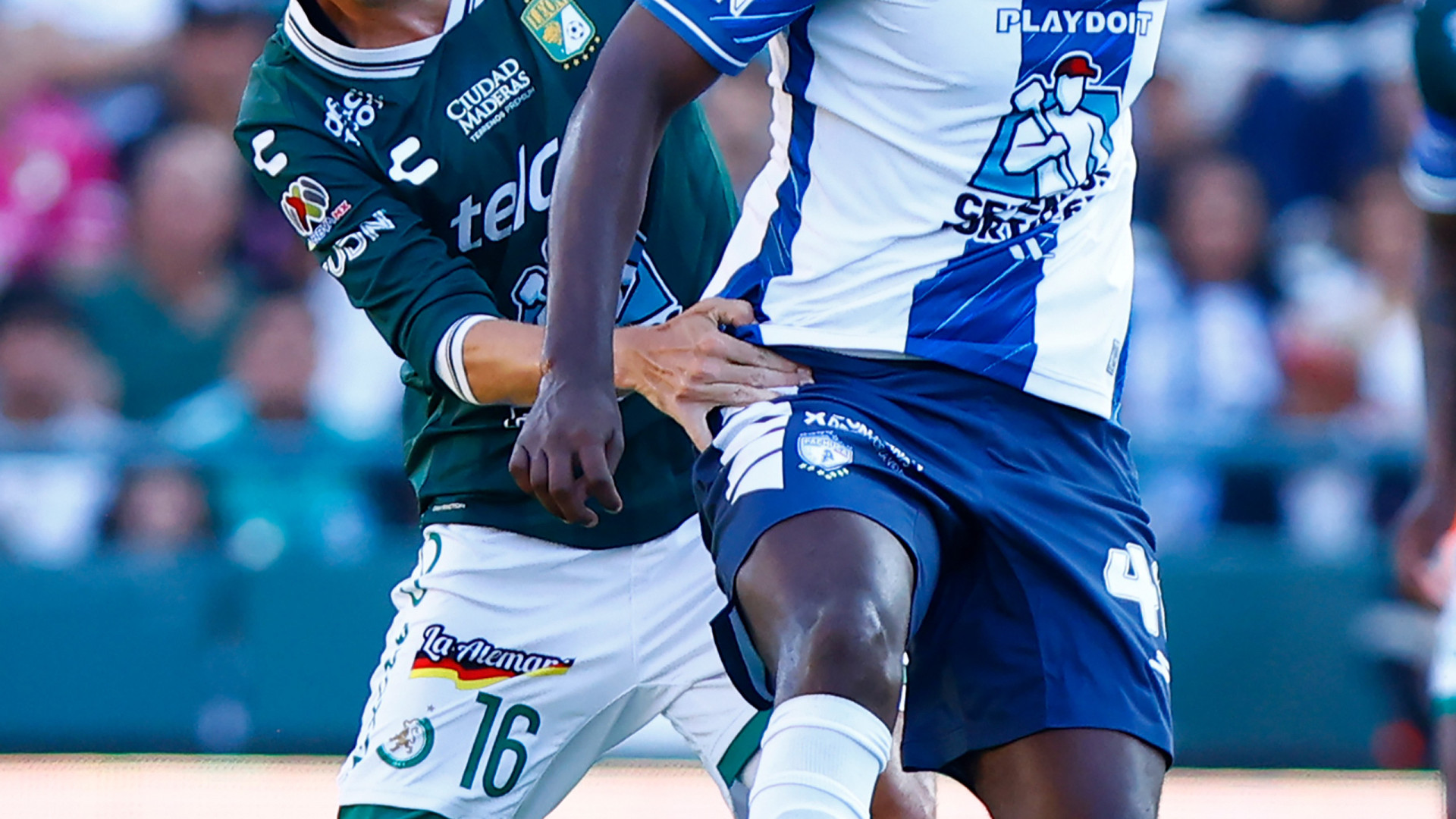 Paulinho e William Carvalho vivem noite para esquecer no México