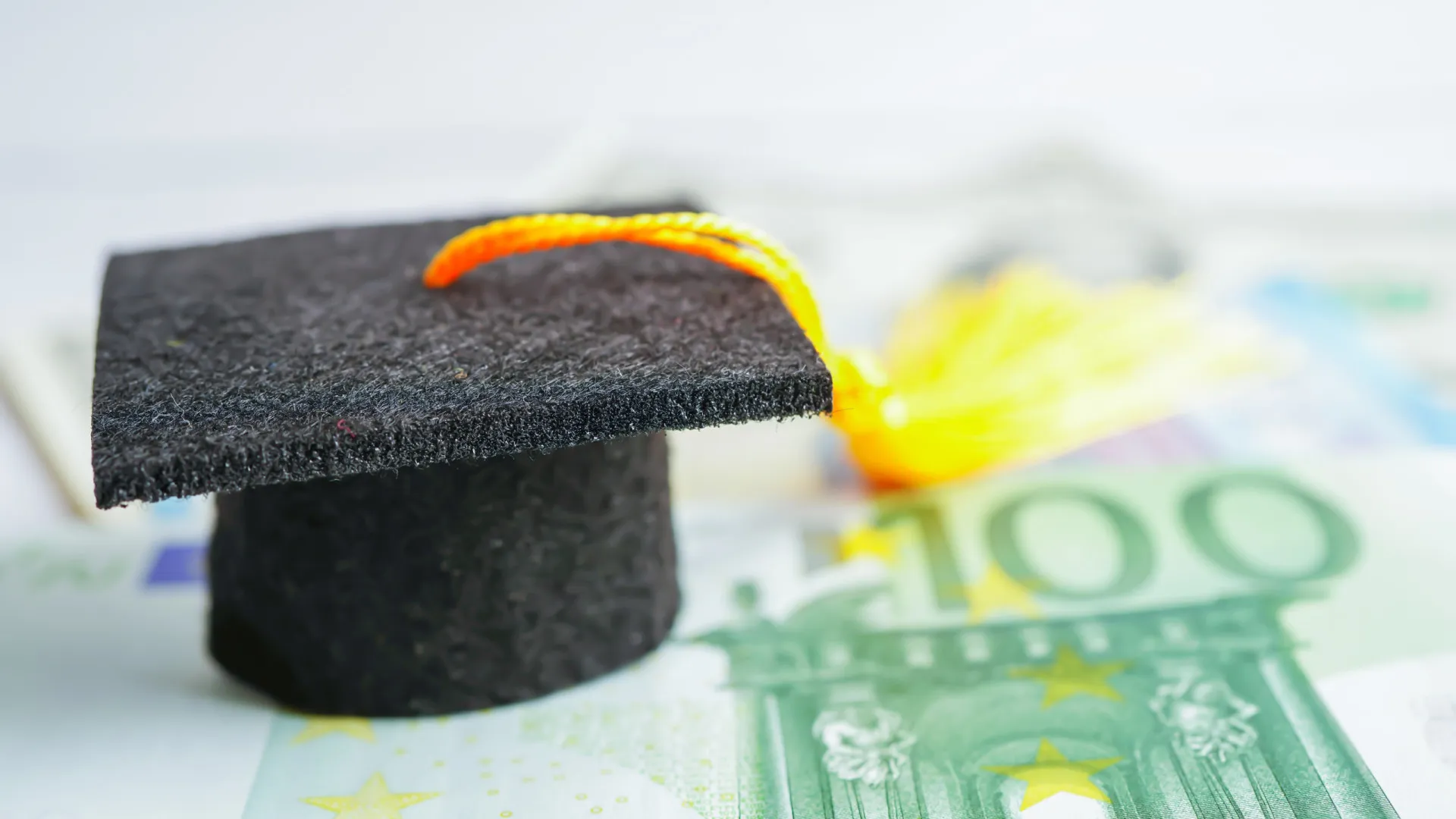 
                    Lisboa: Novos doutorandos protestam na 6.ª-feira contra atrasos de bolsas
                