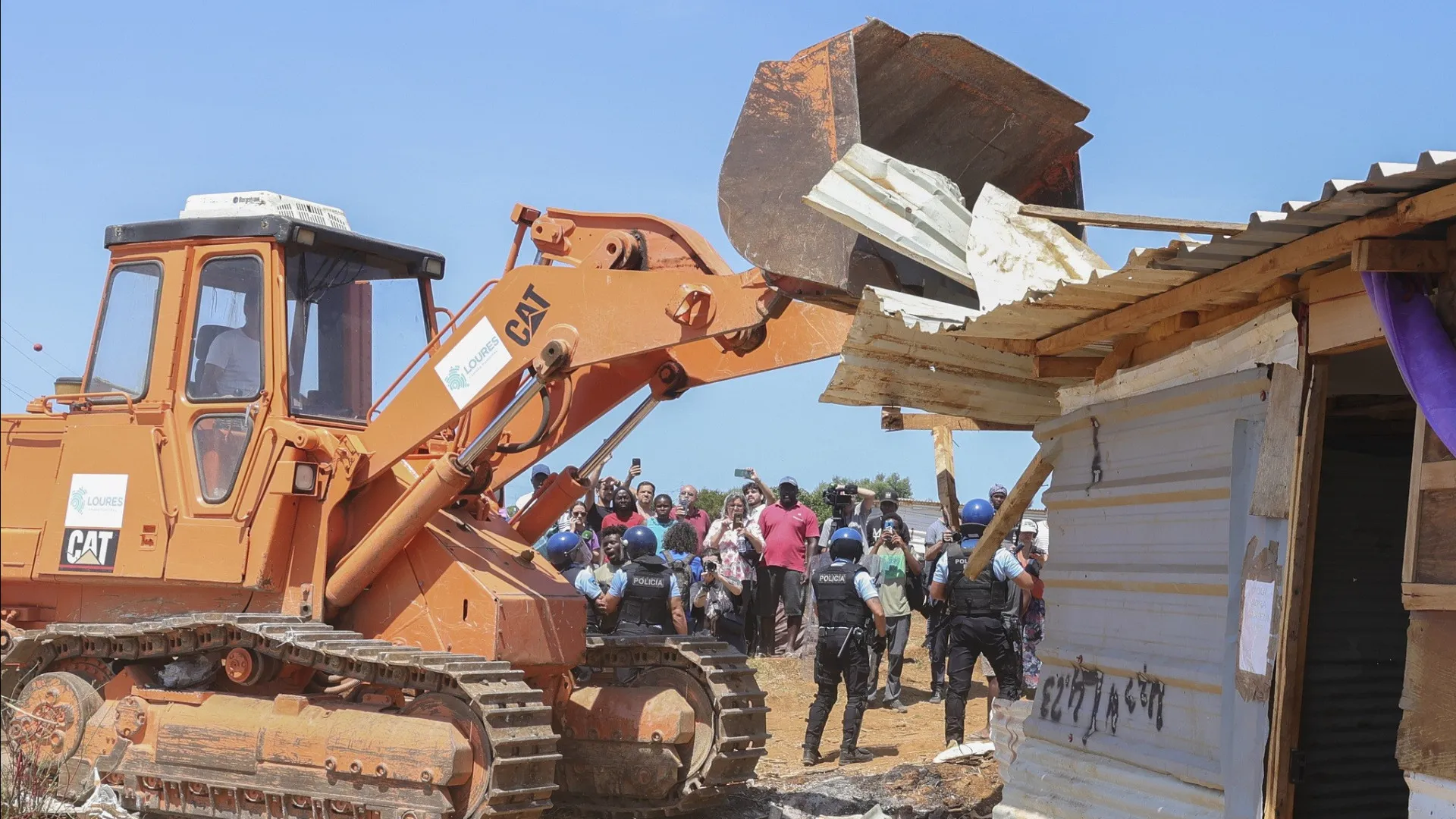 
                    Câmara de Loures demoliu 88 habitações no Talude Militar desde julho
                