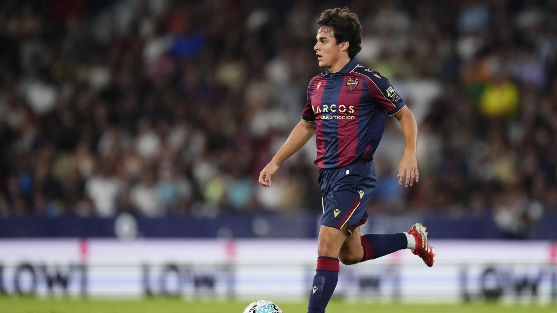
                    Levante admite perder Álvarez para o Benfica: 