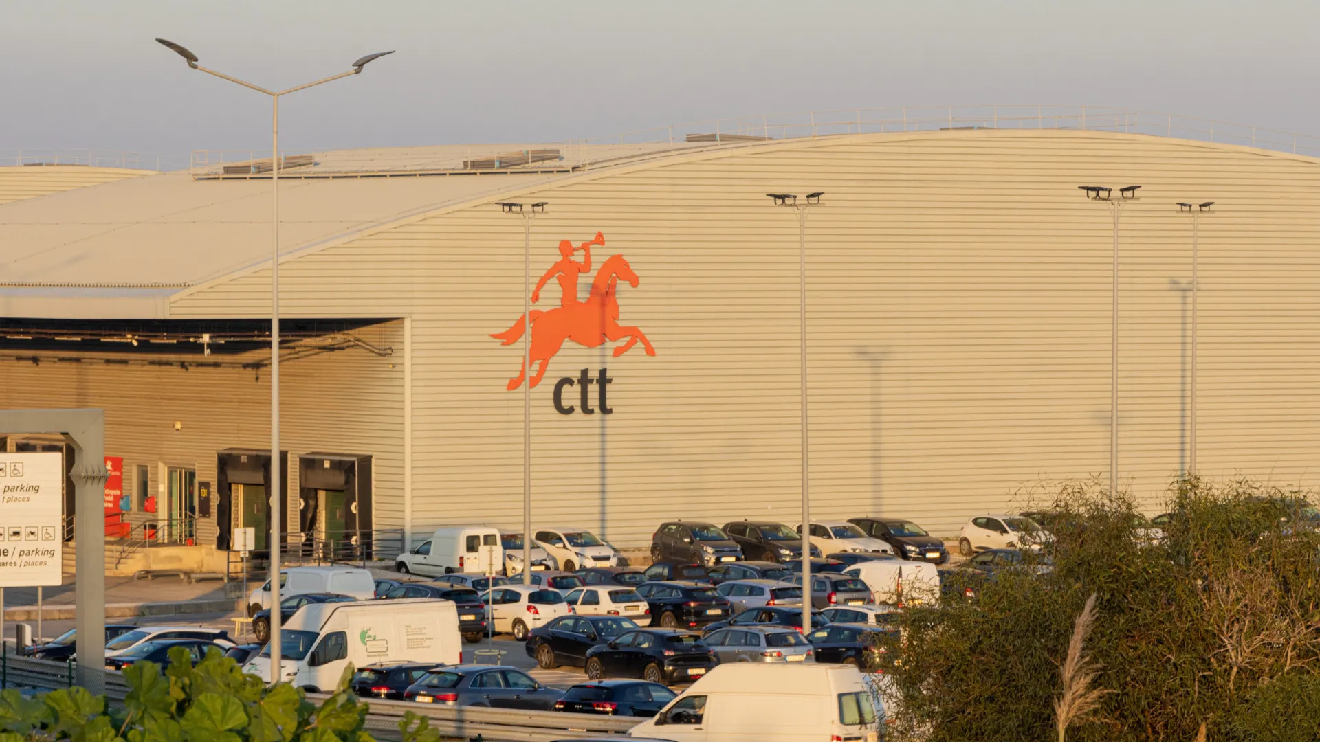 
                    CTT querem alcançar liderança ibérica em logística de comércio eletrónico
                