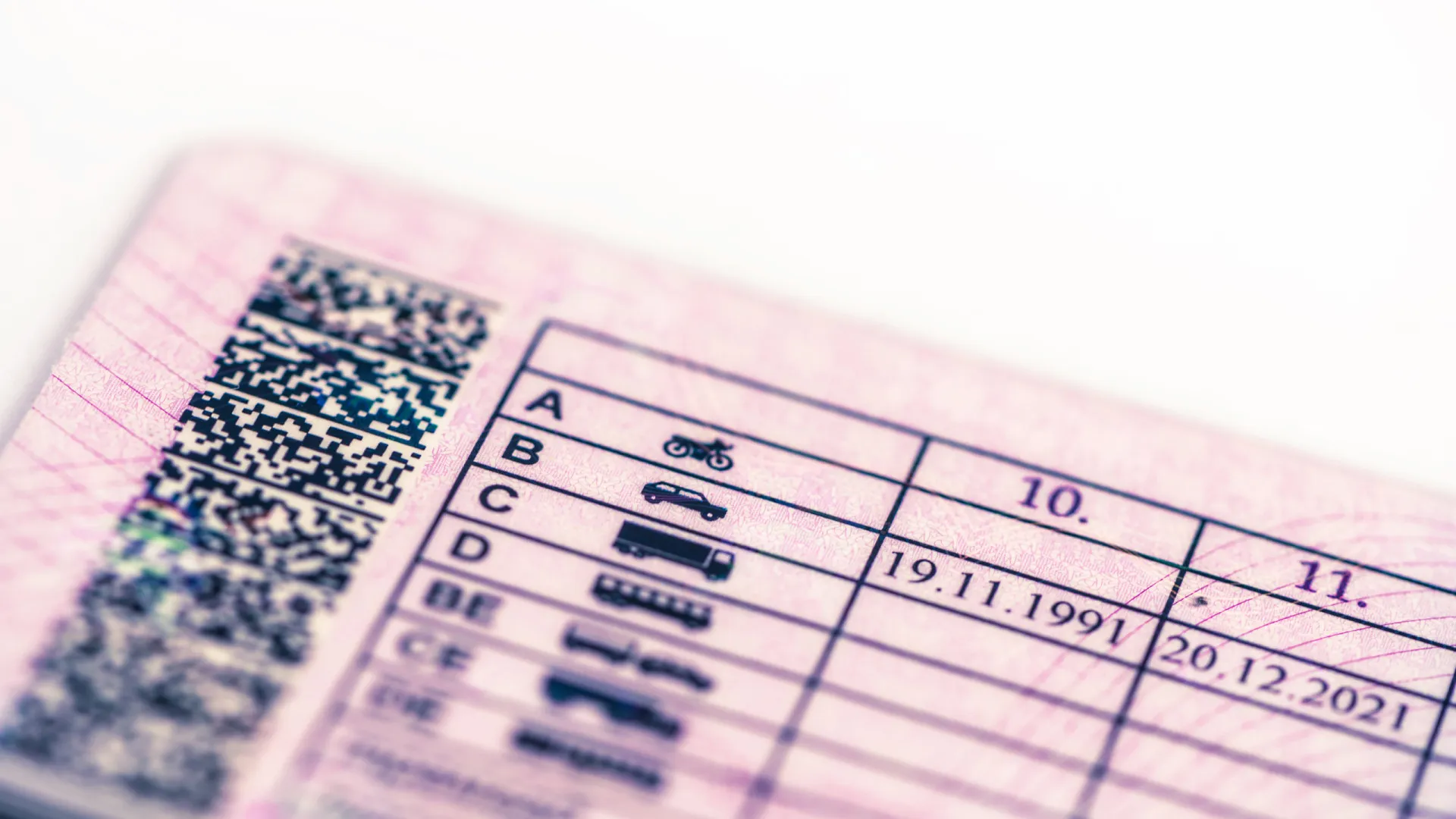 
                    Novas regras para cartas de condução na UE já se encontram em vigor
                