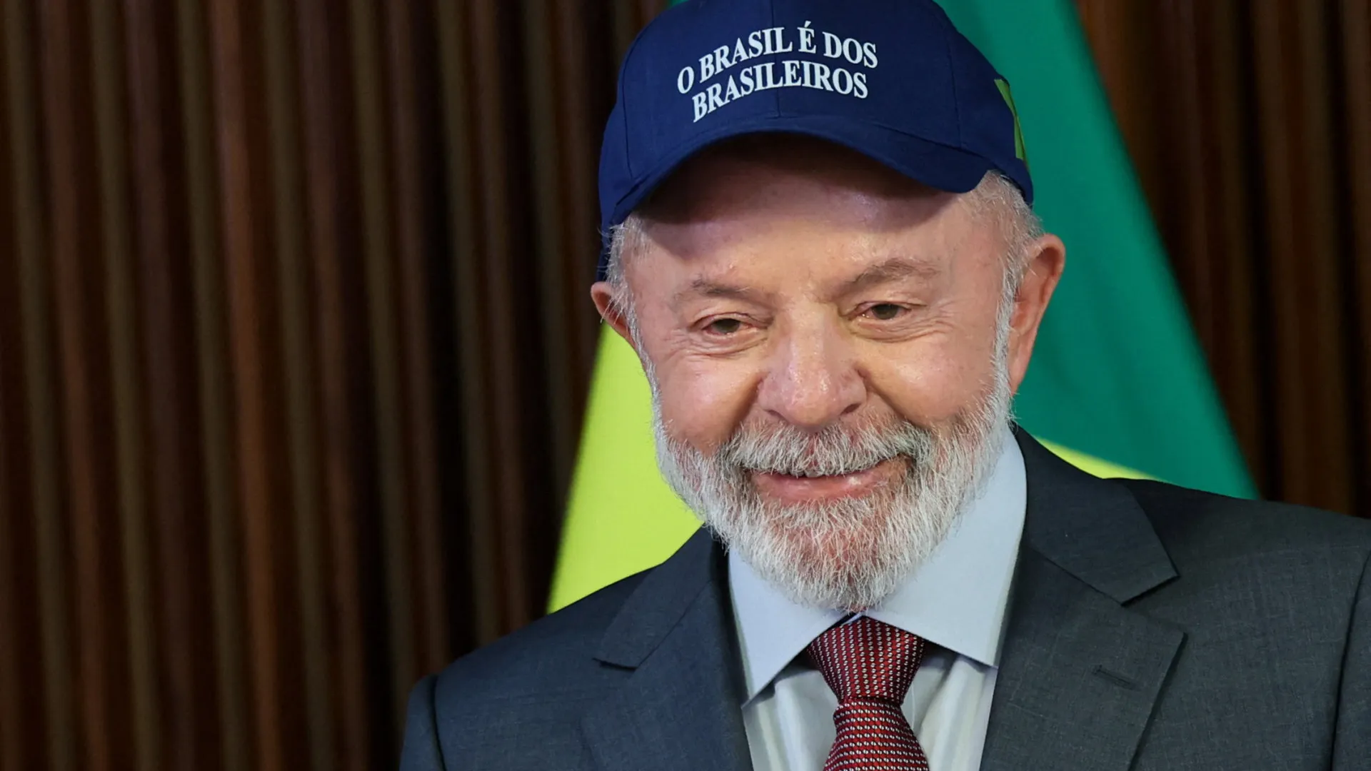 
                     Lula diz a Trump que é 