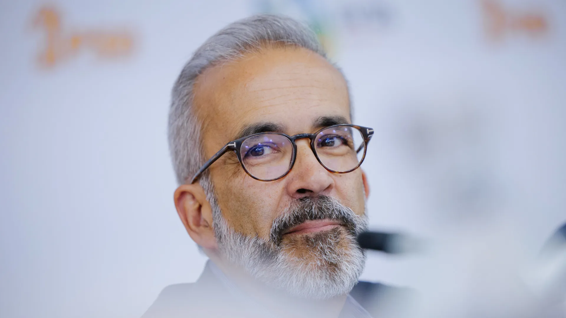 
                    Nepaleses arriscam expulsão devido a burla. Homólogo pede ajuda a Rangel
                