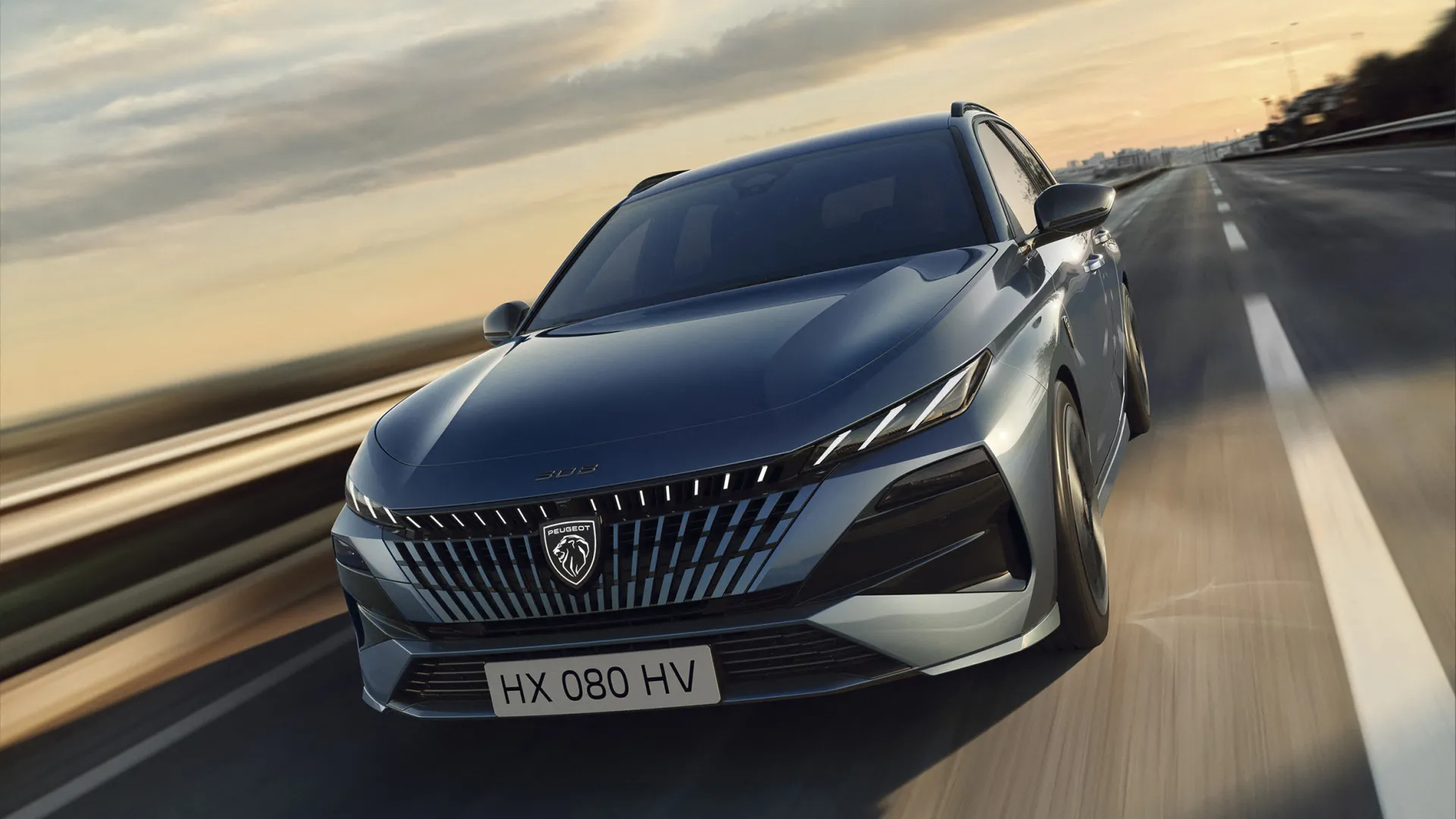 
                    Peugeot 308 renovado com nova 'face', tecnologia e quatro motorizações
                