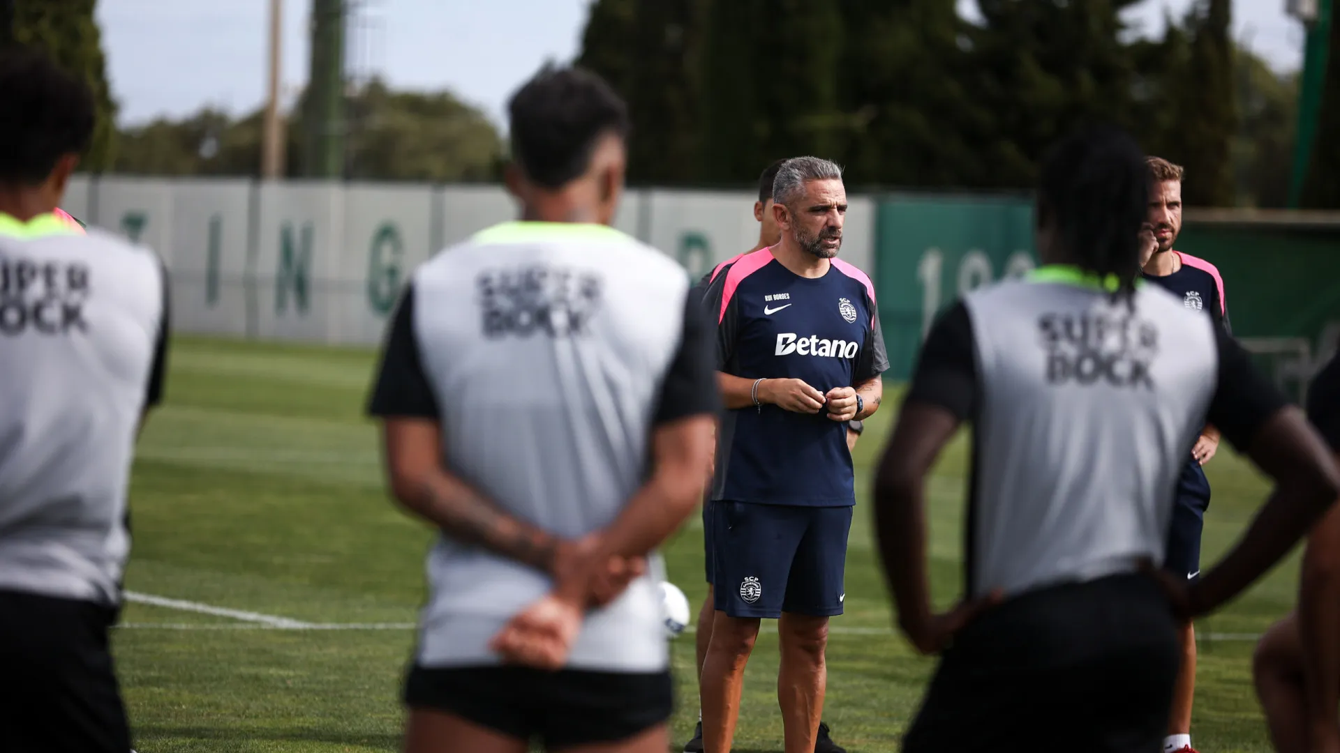 
                    Rui Borges colmata ausências no Sporting recorrendo à equipa B
                