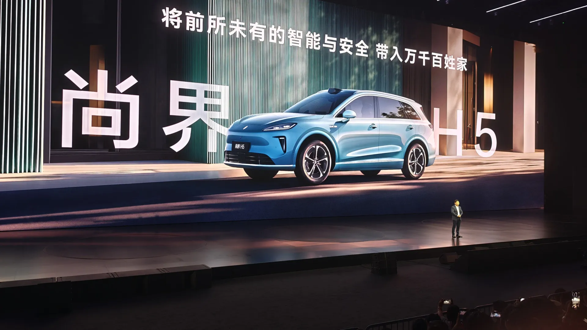 
                    Novo carro da Huawei precisou de 18 horas para ter 50 mil encomendas
                