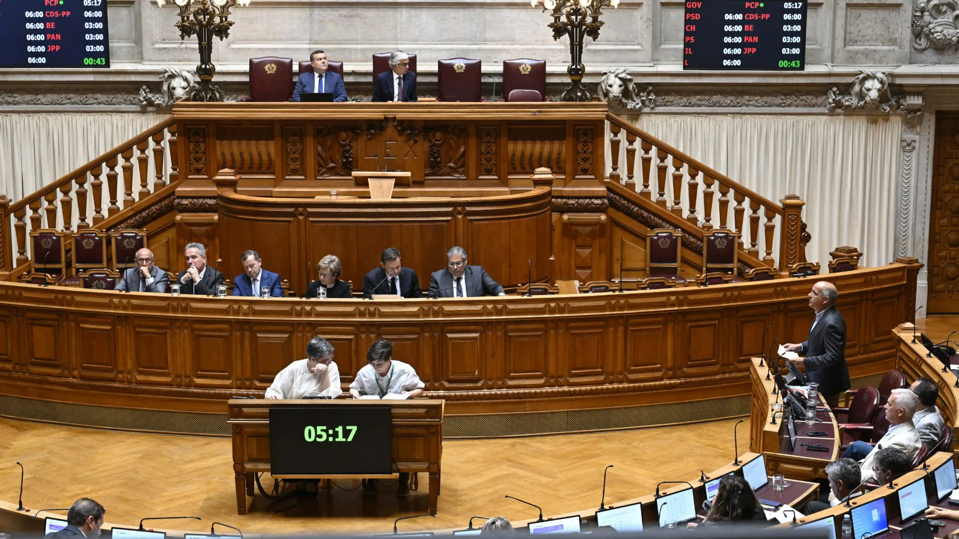 
                    Fogos. Livre pede diálogo e PCP, PAN, BE e JPP criticam propostas 
                