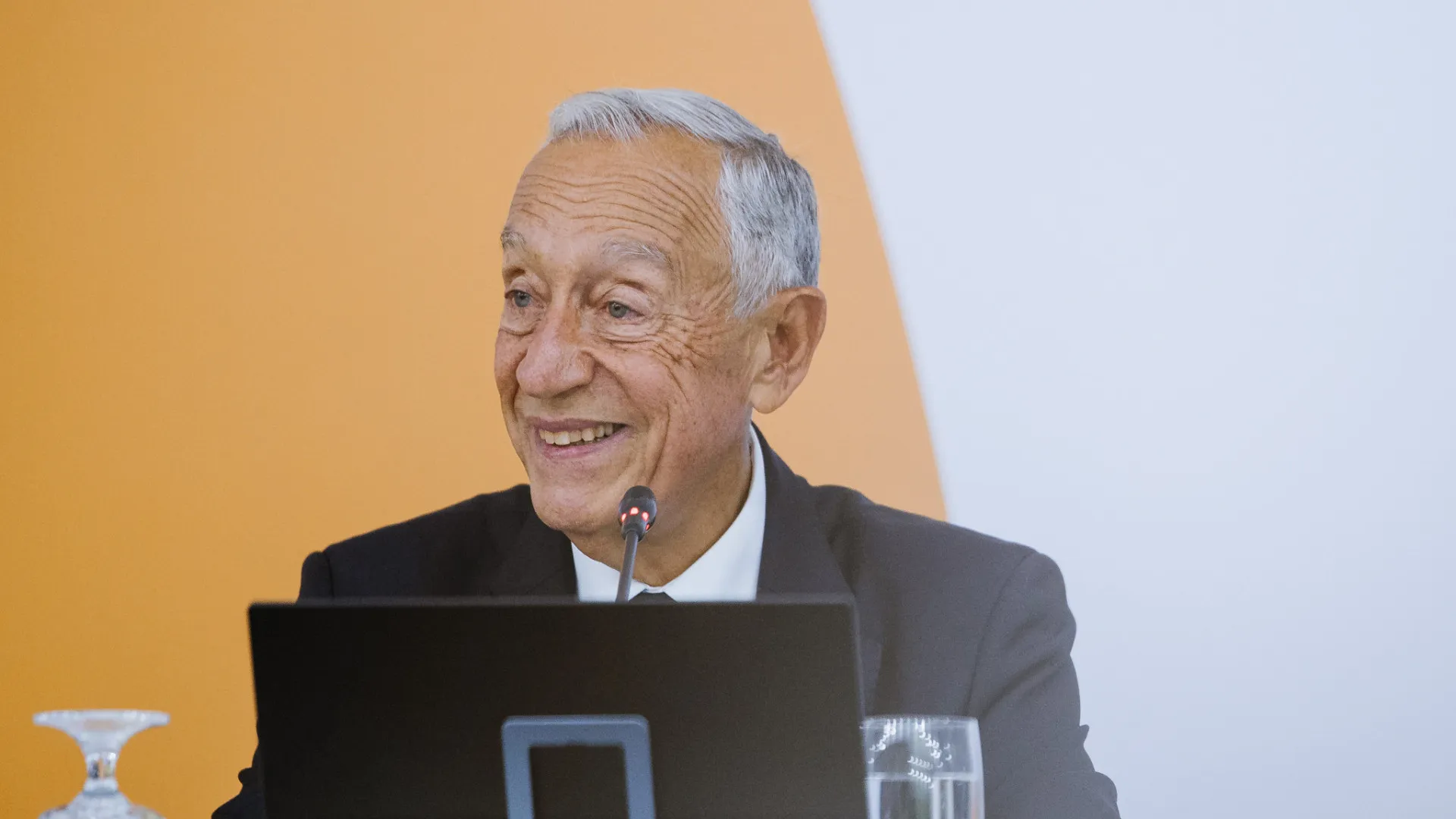 
                    Marcelo diz que povo lhe deu 