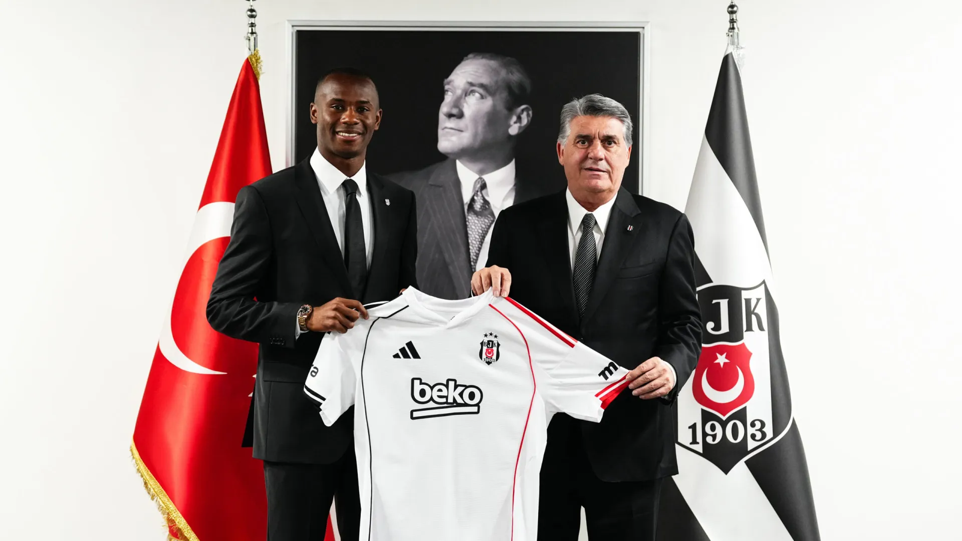 
                    Oficial: Tiago Djaló contratado pelo Besiktas à Juventus
                