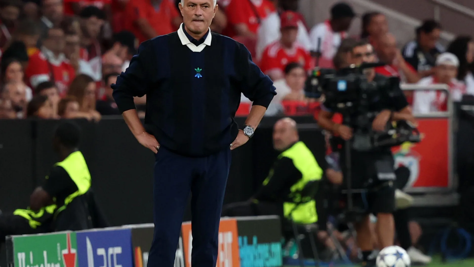 
                    Mourinho dá os parabéns ao Benfica: 