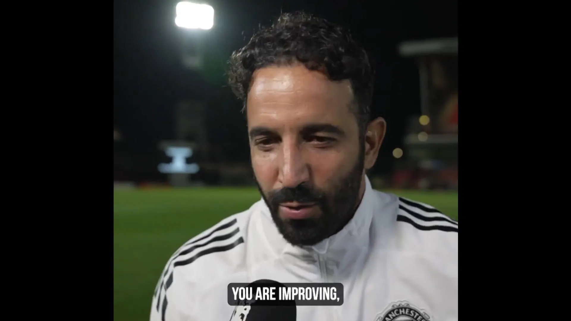 
                    Amorim 'atira-se' aos jogadores do United após eliminação humilhante
                