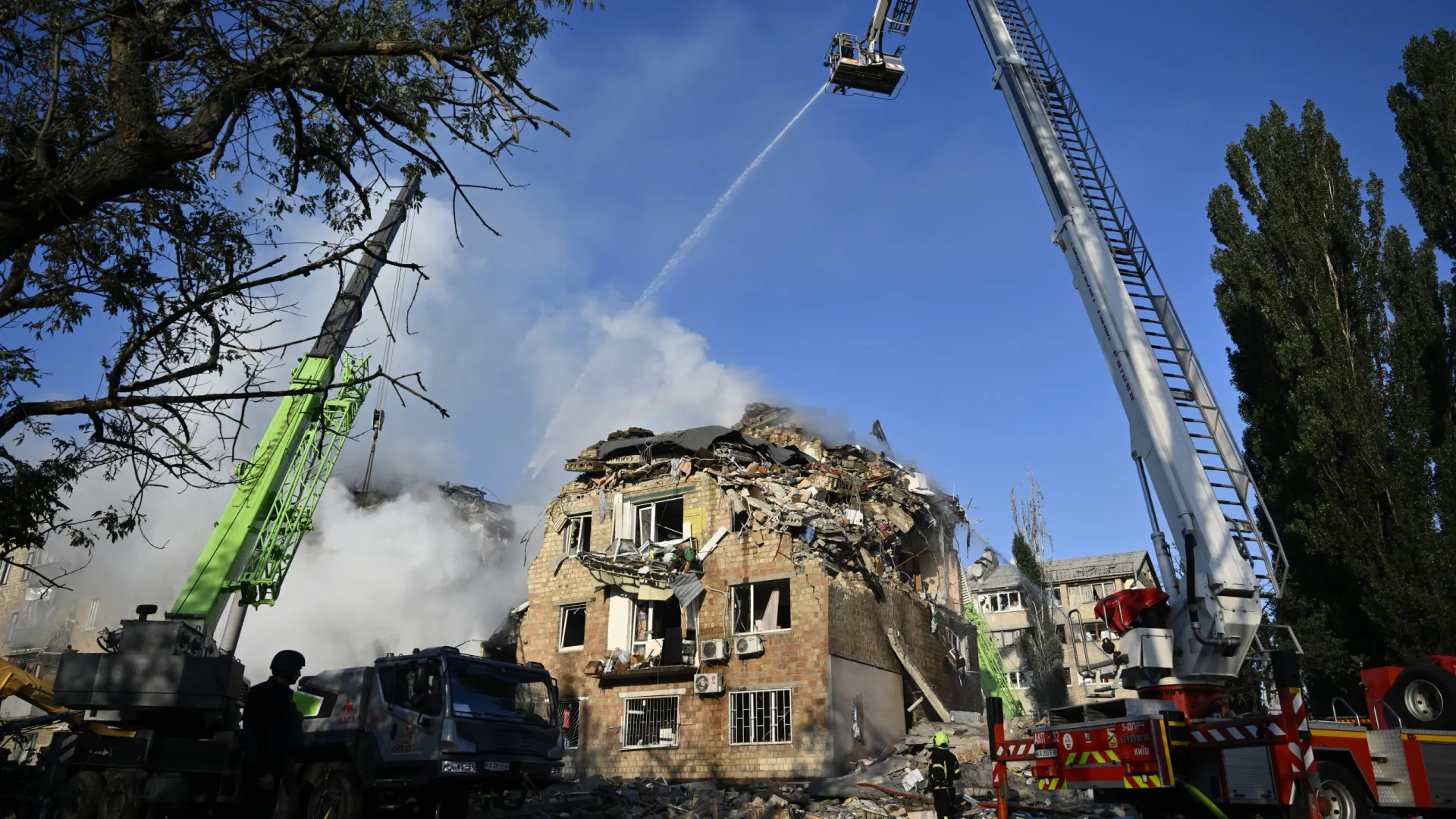
                    Novo balanço avança pelo menos 14 mortos em ataque russo a Kyiv
                