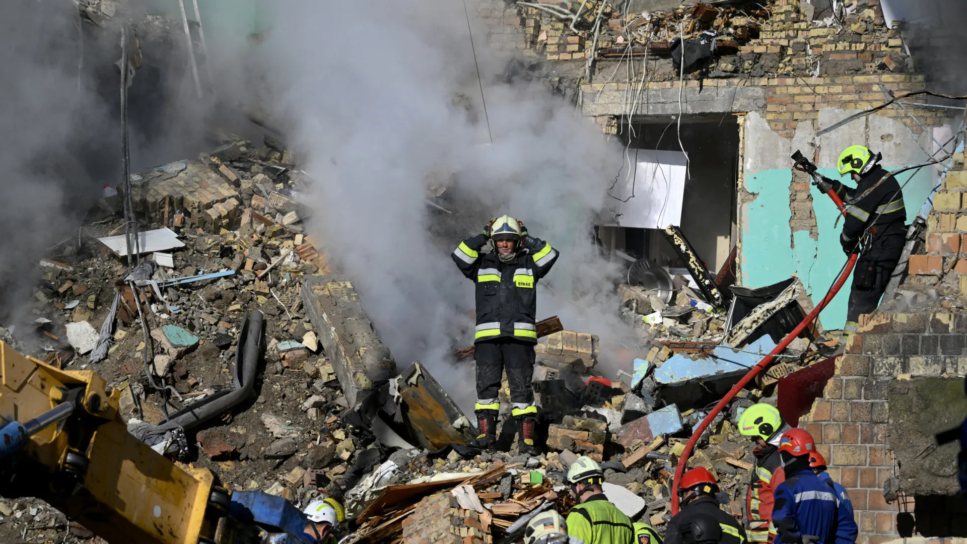 
                    Balanço de mortos no ataque russo a Kyiv sobe para 12. Três eram crianças
                
