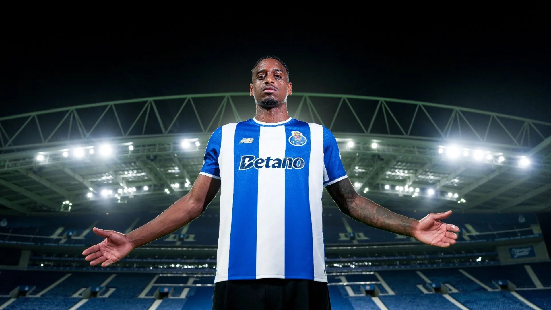 
                    Oficial: Pablo Rosario é reforço do FC Porto e reencontra Farioli 
                