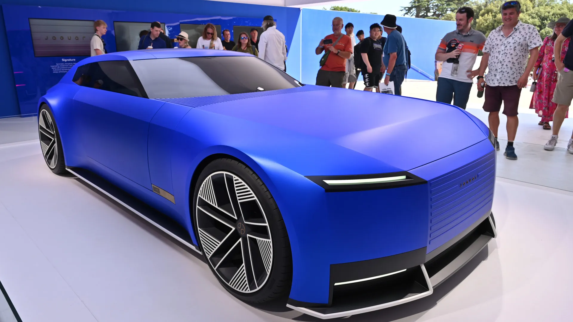 
                    Ex-designer da Ferrari critica Jaguar Type 00: 