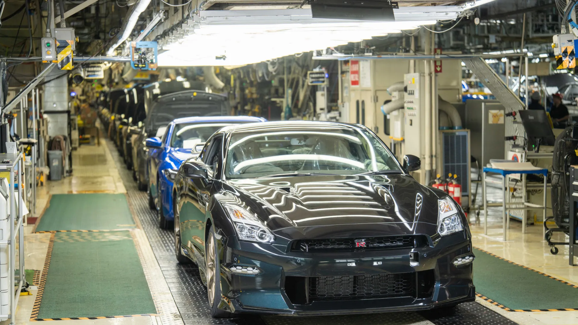 
                    Nissan GT-R sai de produção após 18 anos: 