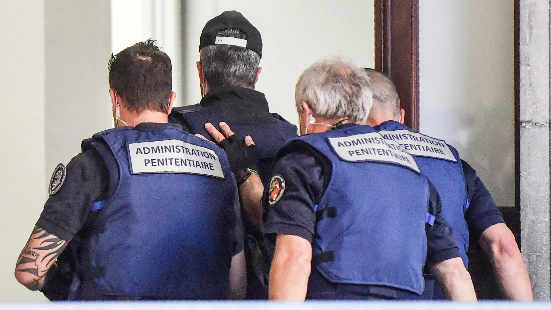 
                    Autor da morte de Maëlys volta a tribunal. Agrediu namorada na prisão
                