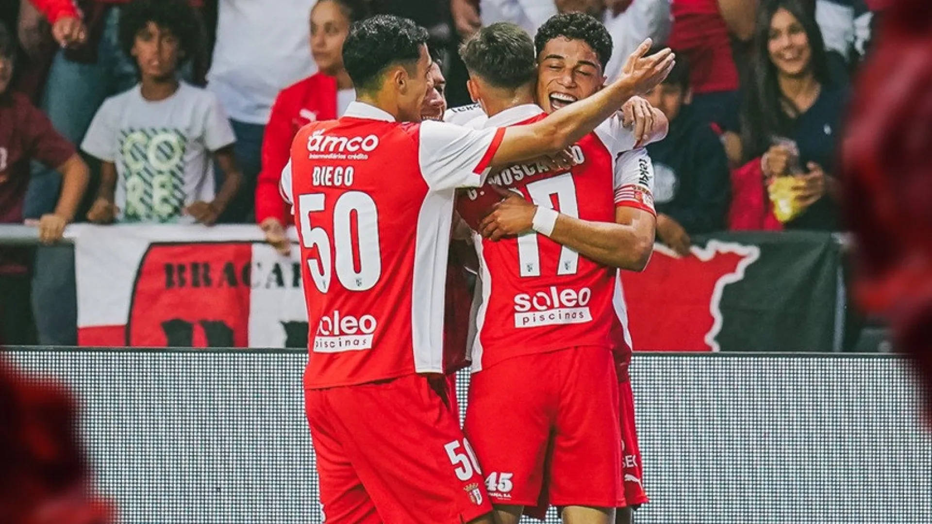 
                    Sp. Braga apurado para a Liga Europa. Reforço do Sporting ajuda Vitória
                