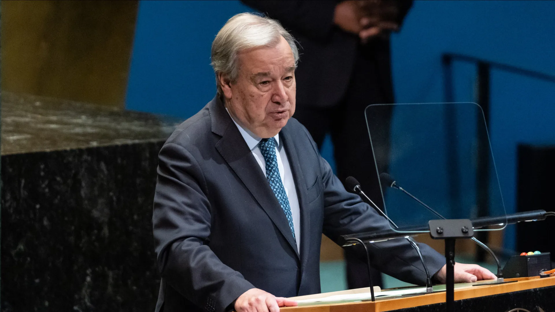 
                    Guterres avisa para a ameaça de descarrilamento do comércio internacional
                