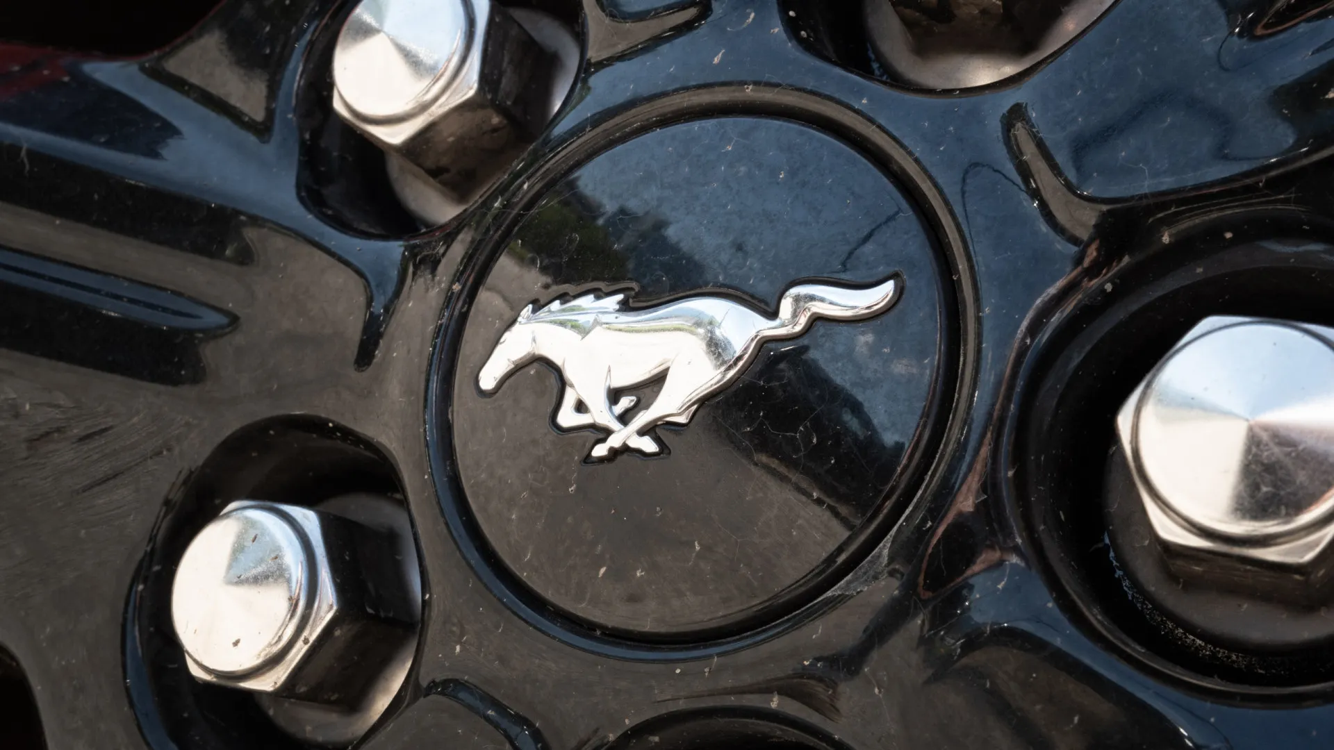 
                    Ford manda recolher mais de 105 mil Mustangs nos EUA
                