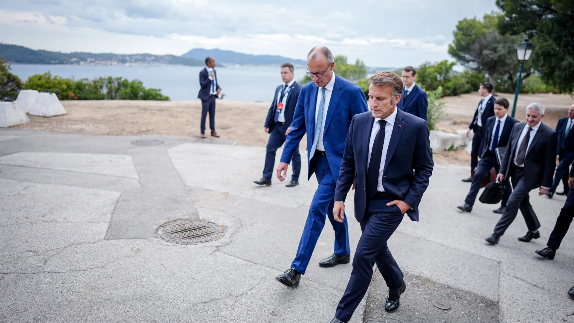 
                    Paris e Berlim reforçam defesa aérea de Kyiv após ataques russos maciços
                