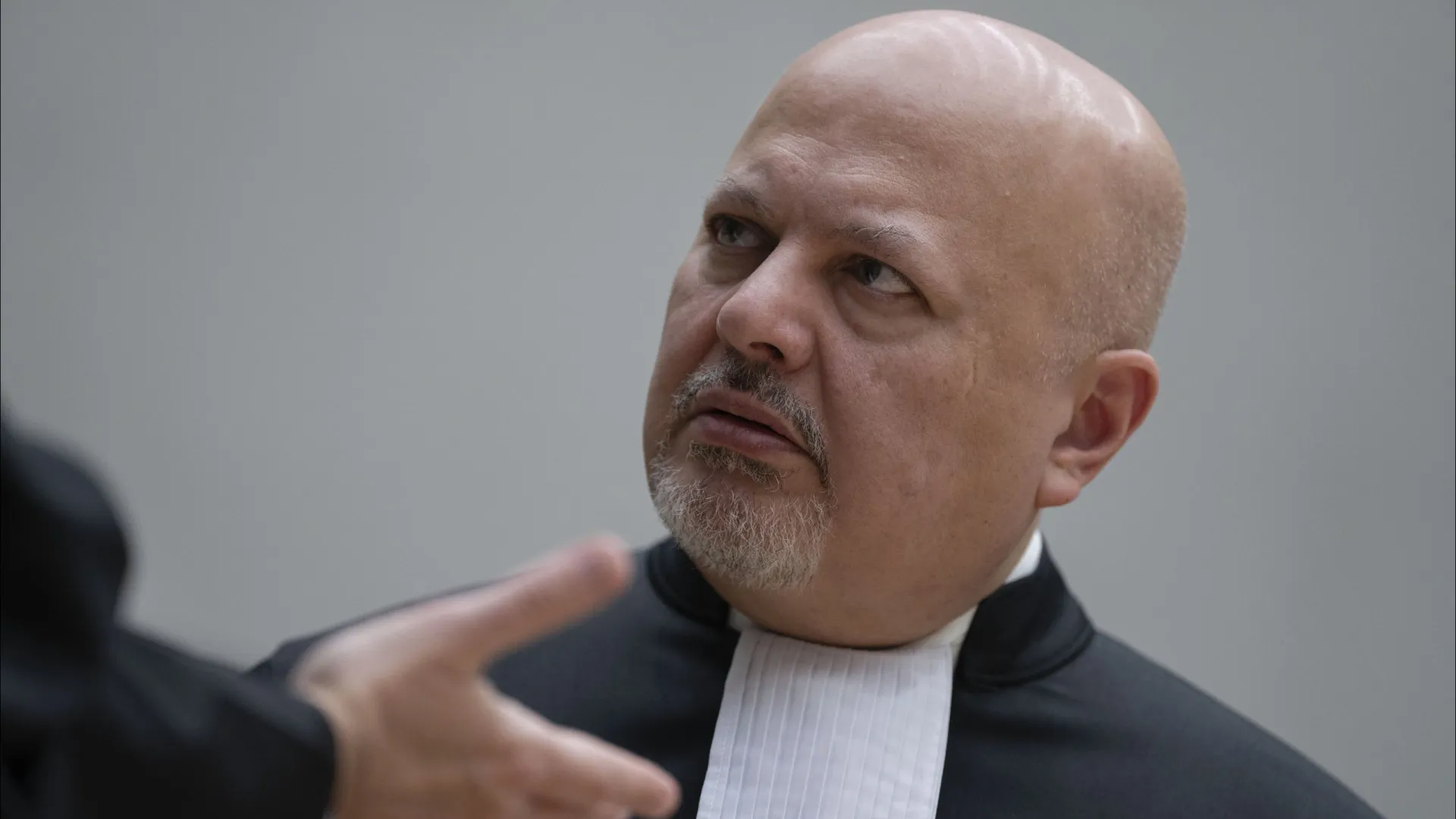 
                    Procurador-geral do TPI volta a ser acusado de má conduta sexual
                