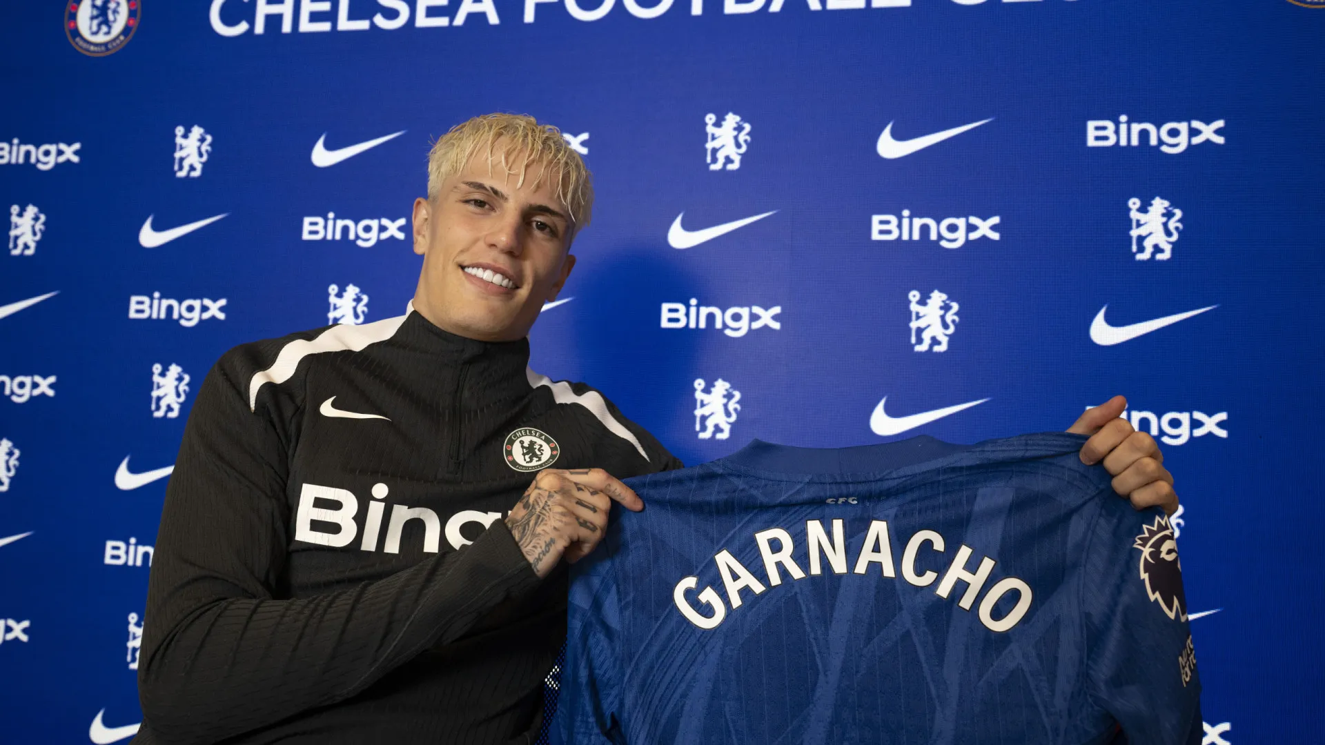 
                    Oficial: Manchester United 'despacha' dor de cabeça de Amorim para rival
                