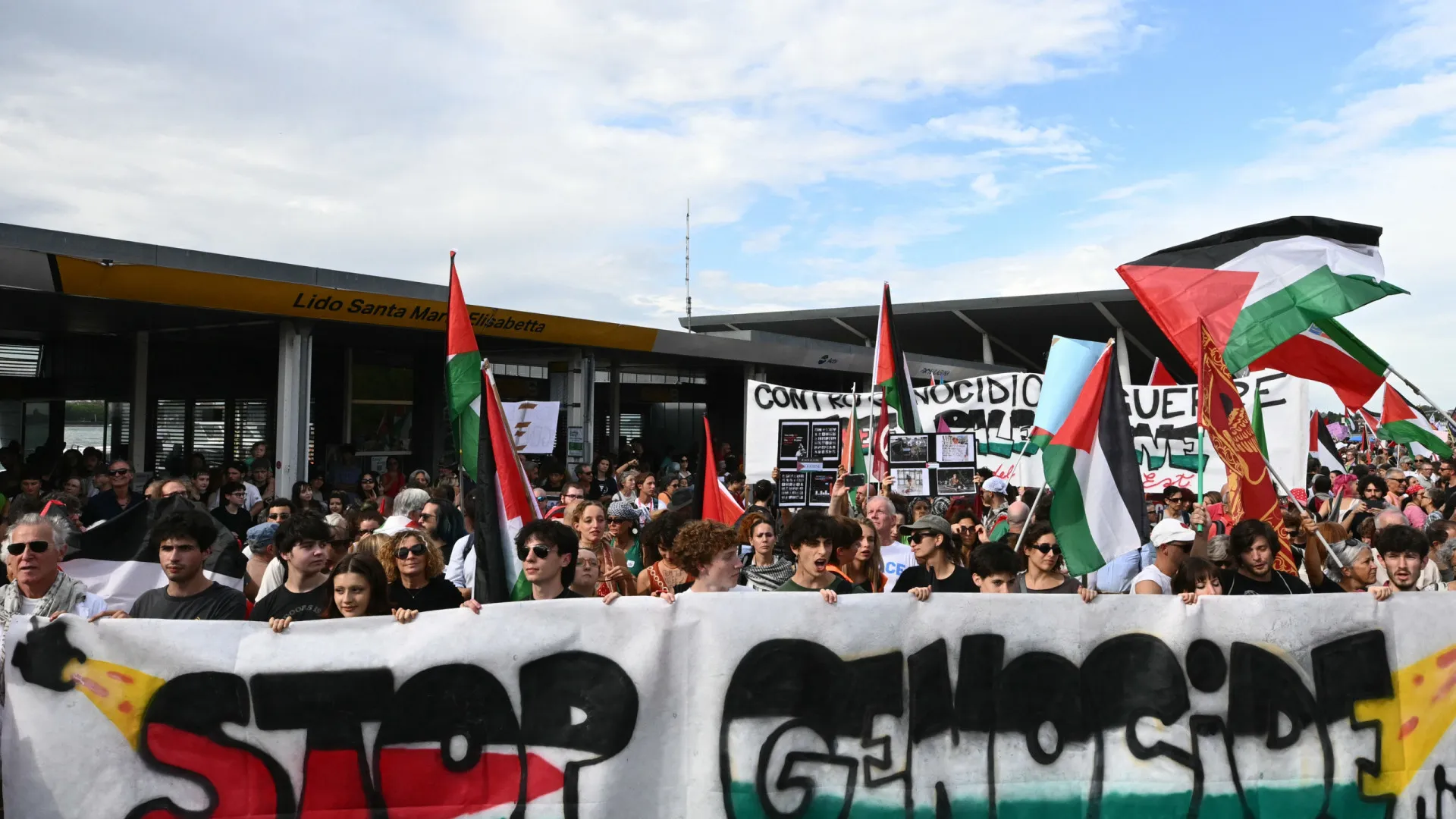 Milhares rumaram ao festival de Veneza por uma "Palestina livre"