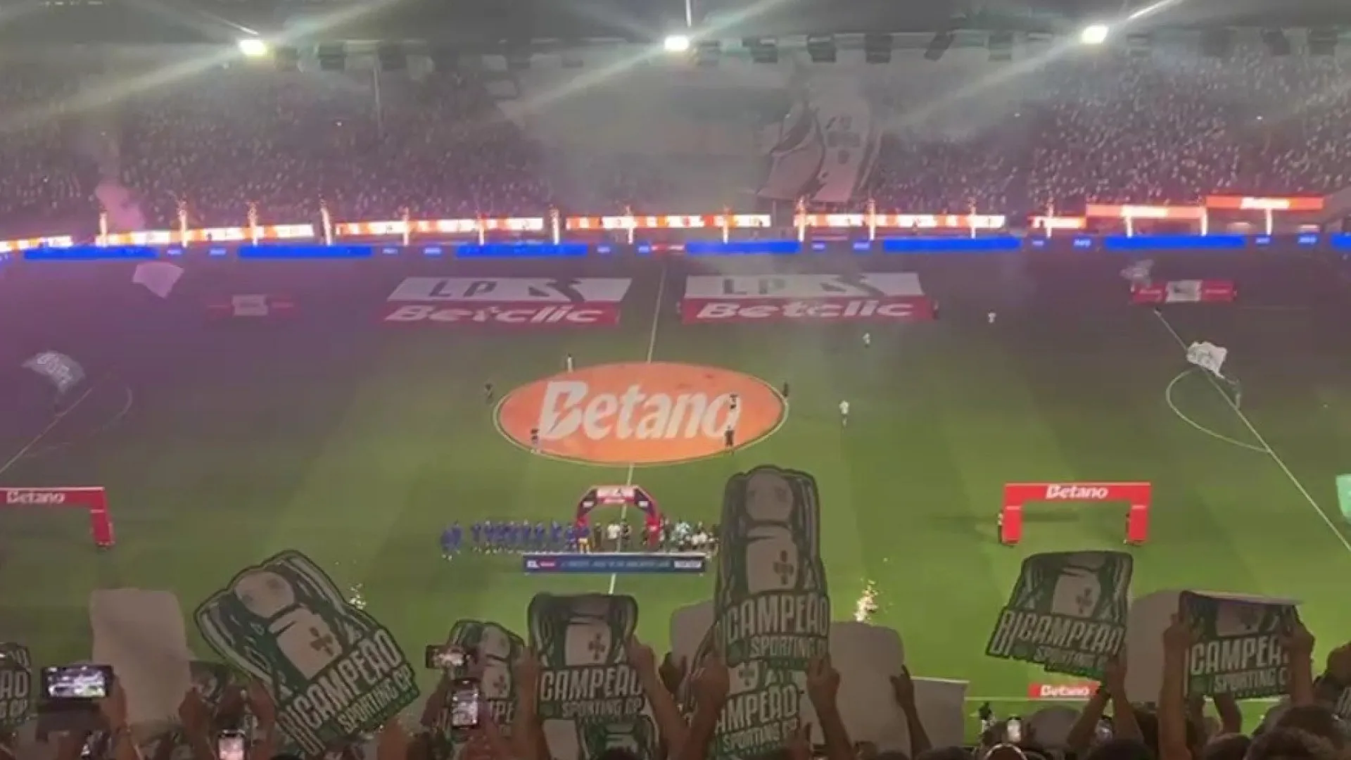 
                    Alvalade 'ferveu' com as entradas de Sporting e FC Porto para o Clássico
                