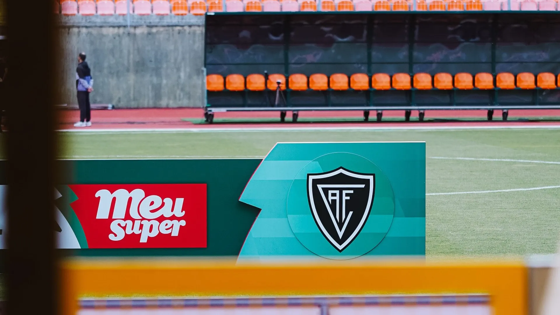 
                    Oficial: Académico de Viseu despede Sérgio Vieira e anuncia sucessor
                