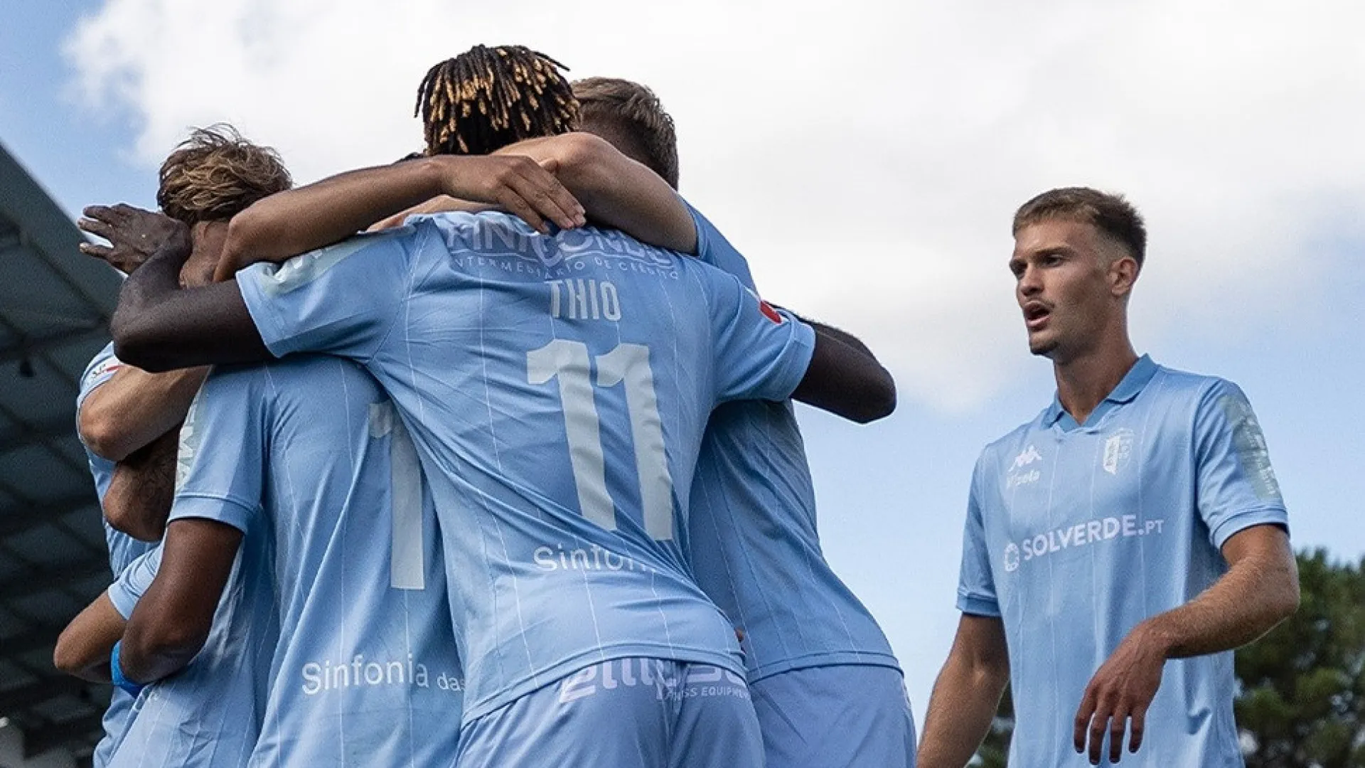 
                    Vizela vence Oliveirense e segue invicto no primeiro lugar da II Liga
                