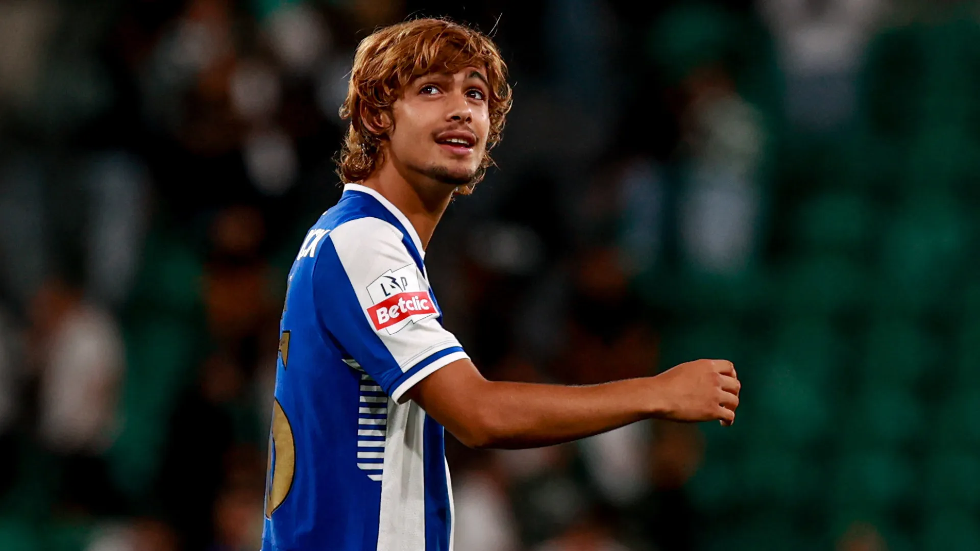 Rodrigo Mora espreita o onze diante do Famalicão