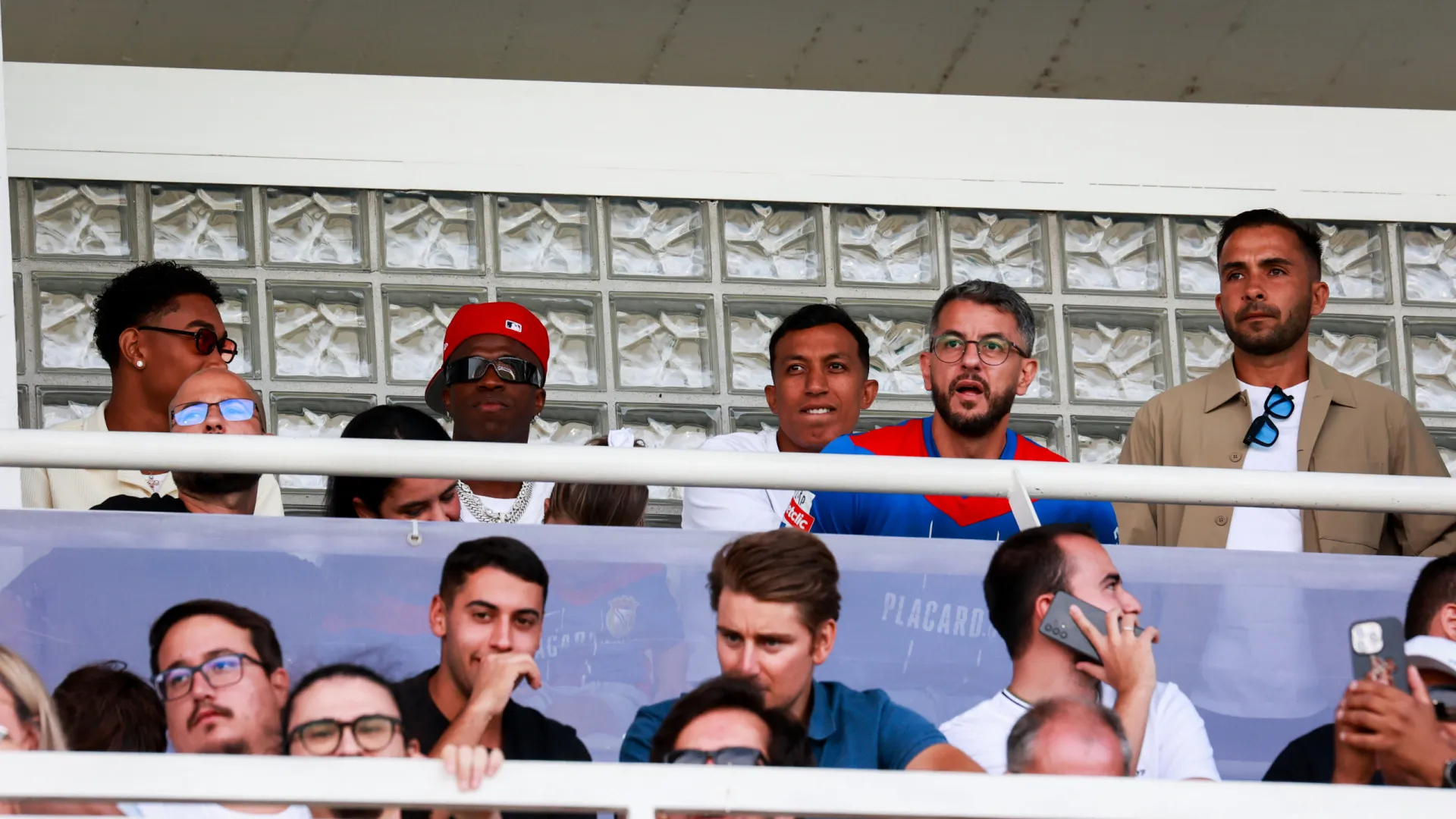
                    Encontro entre Alverca e Benfica com presença especial nas bancadas
                