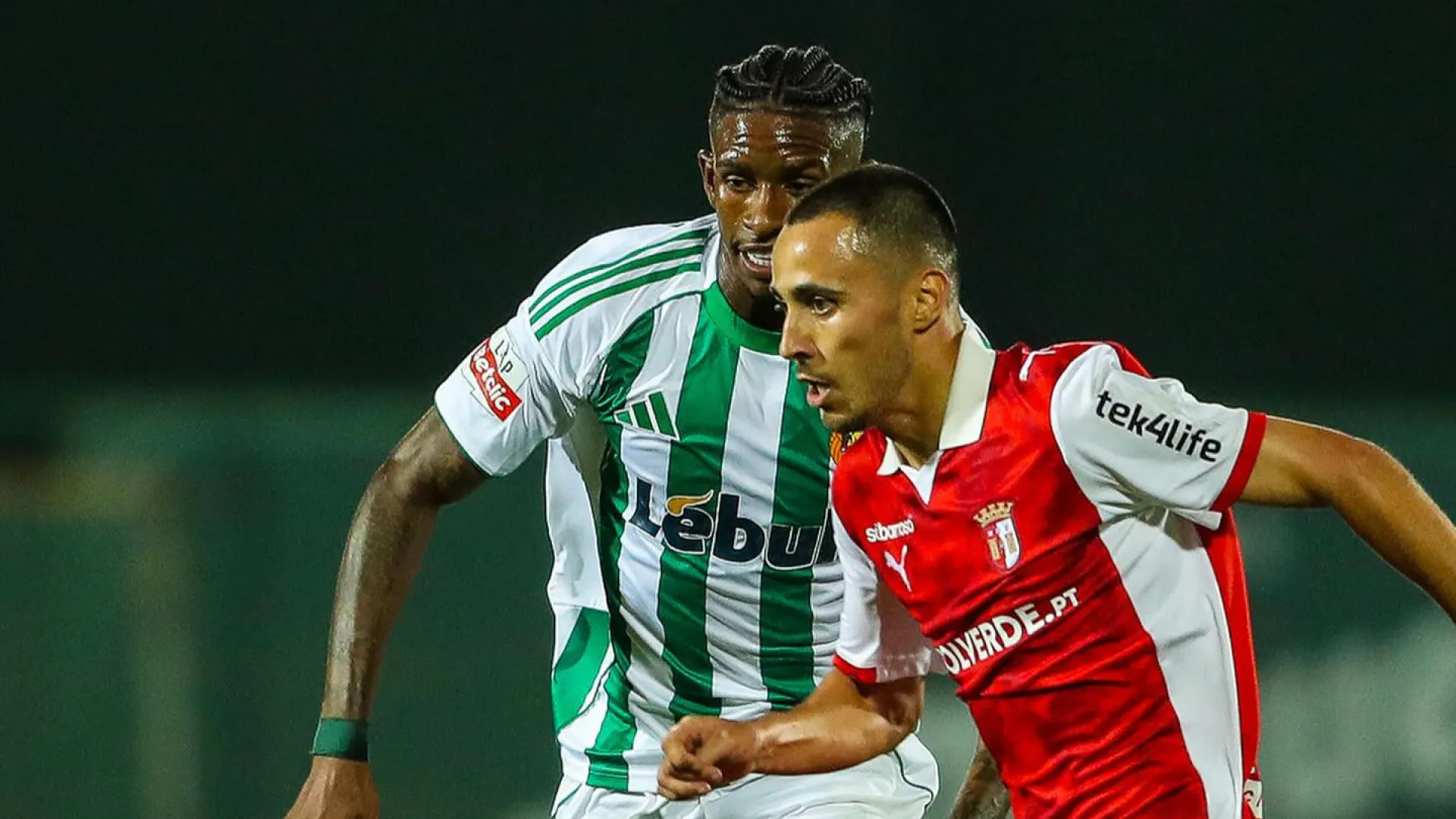 
                    Sporting de Braga 'esbarra' nos Arcos. Santa Clara segura nulo
                