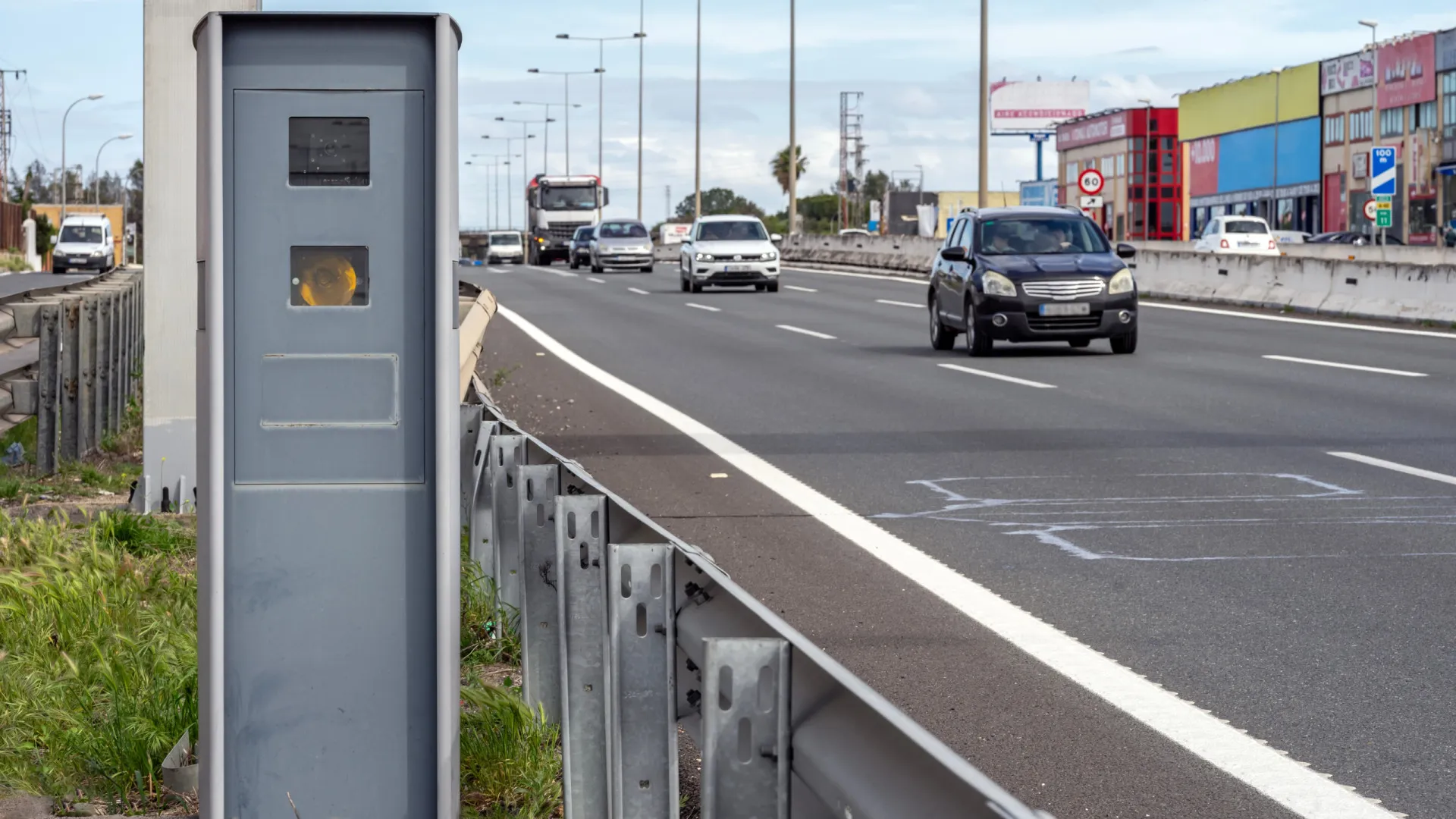 
                    Espanha prevê radares que controlam infrações da distância entre carros
                