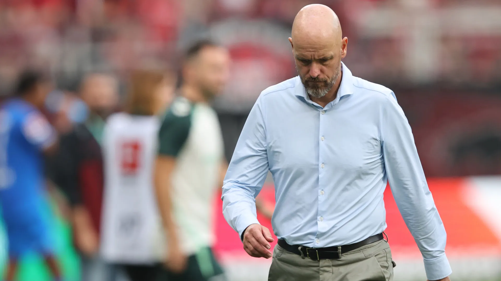 
                    Oficial: Erik ten Hag demitido do Bayer Leverkusen após três jogos
                