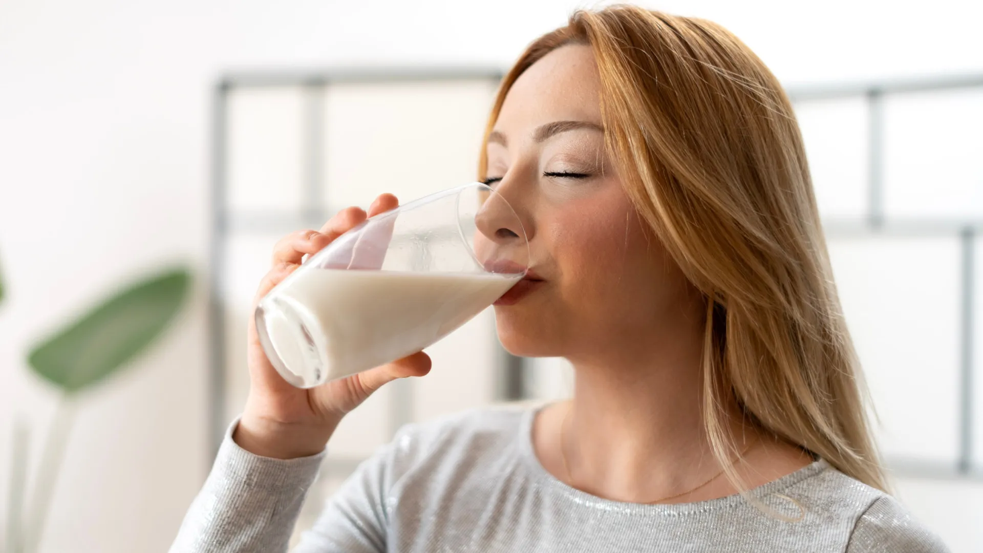 
                    Sabia que pode ter ossos fortes e saudáveis sem precisar de beber leite?
                