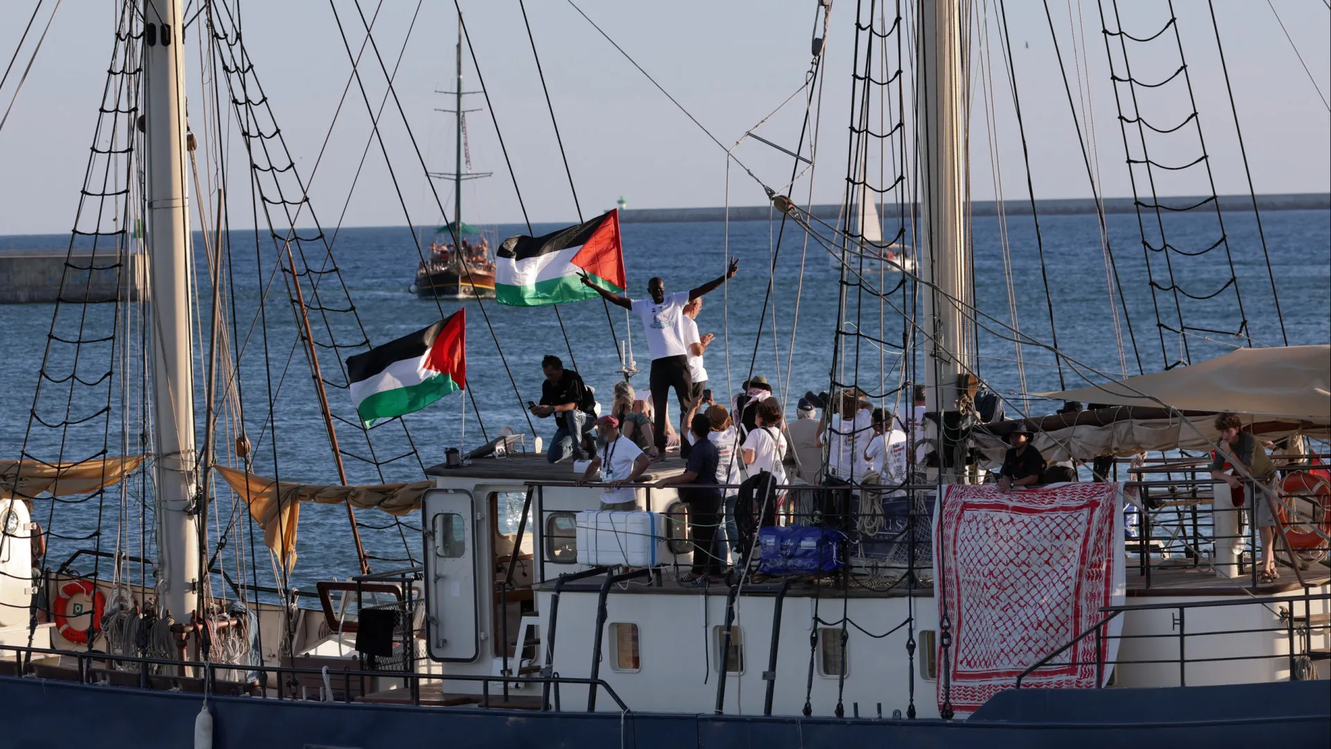 
                    Flotilha humanitária para Gaza volta a sair de Barcelona
                