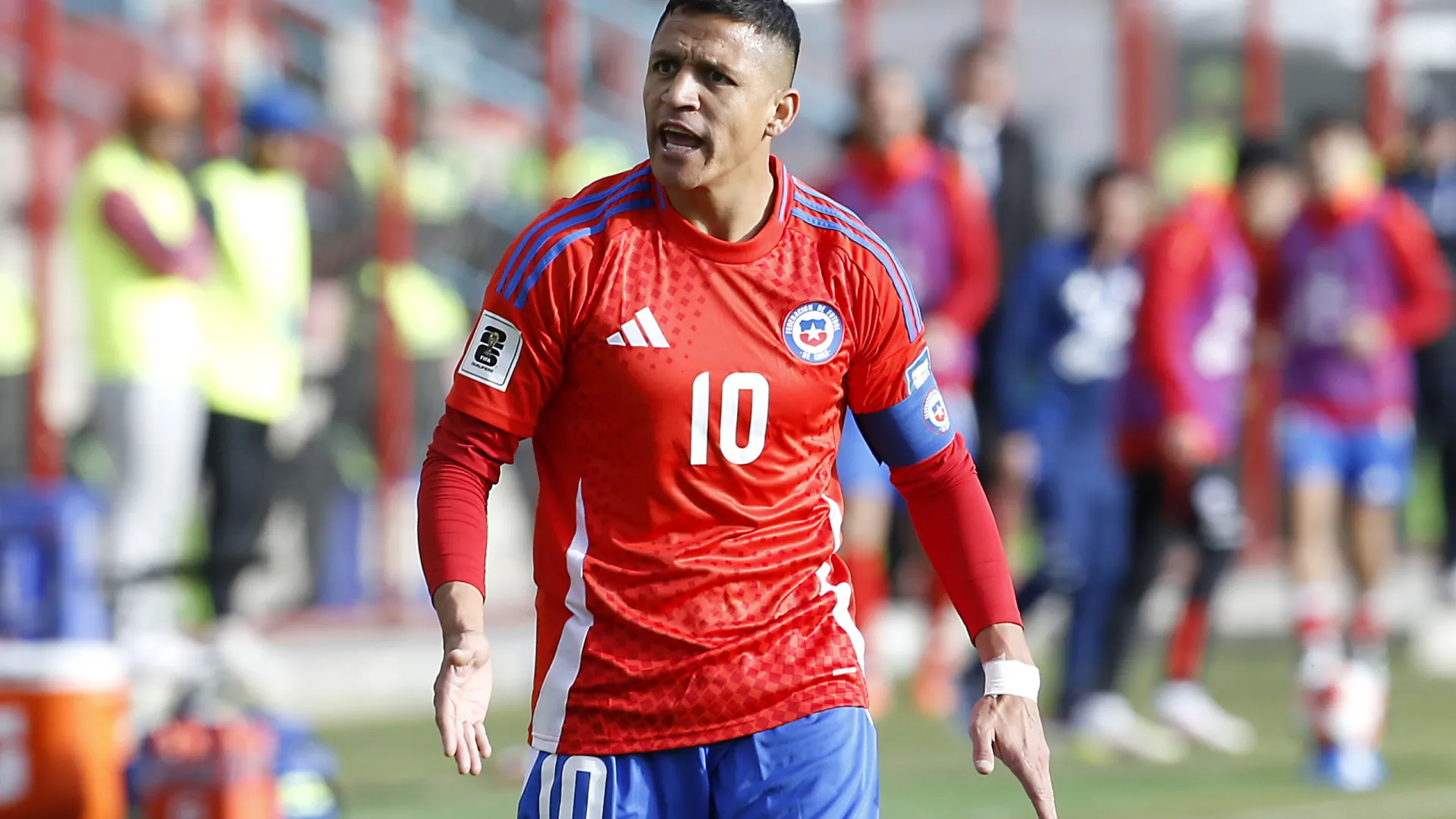 
                    Oficial: Alexis Sánchez, ex-Barcelona, reforça Sevilha por uma temporada
                