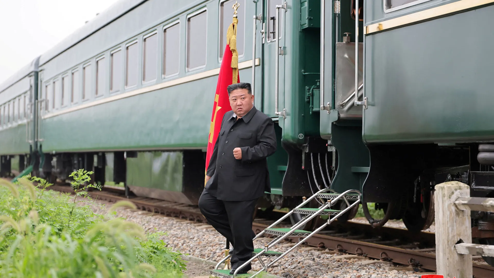 
                    Kim Jong-un já está na China. Chegou em comboio blindado
                
