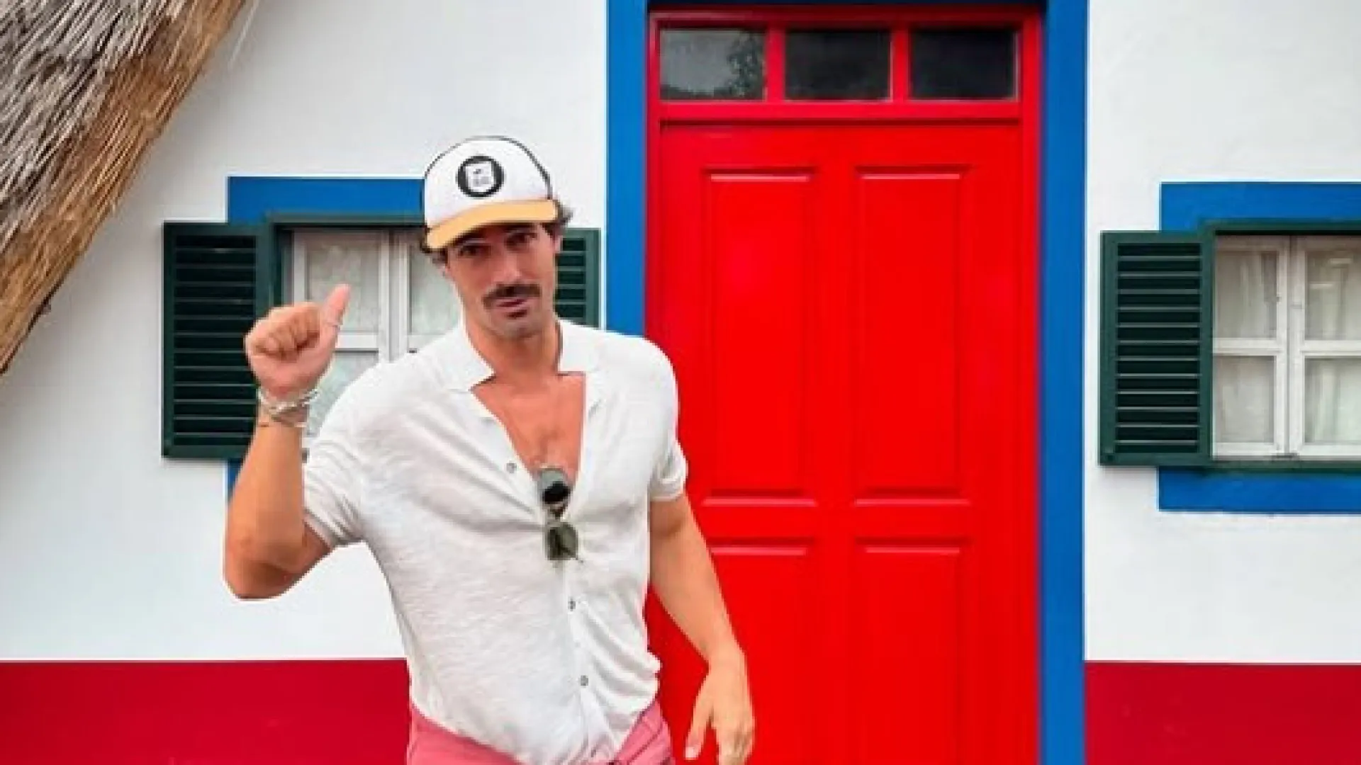 
                    Influencer com 662 mil seguidores deixa redes para se tornar... padre
                