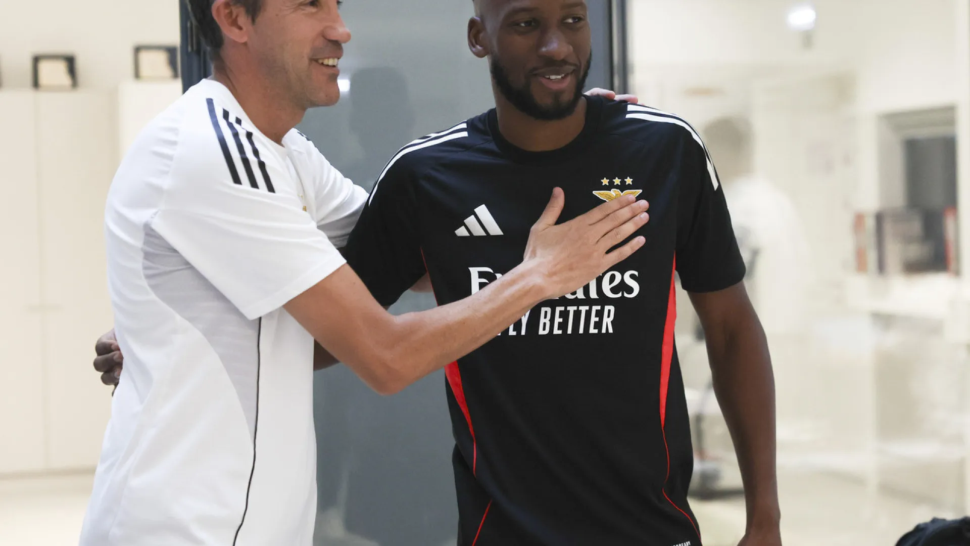 
                    Lukebakio já se apresentou no Benfica às ordens de Bruno Lage
                