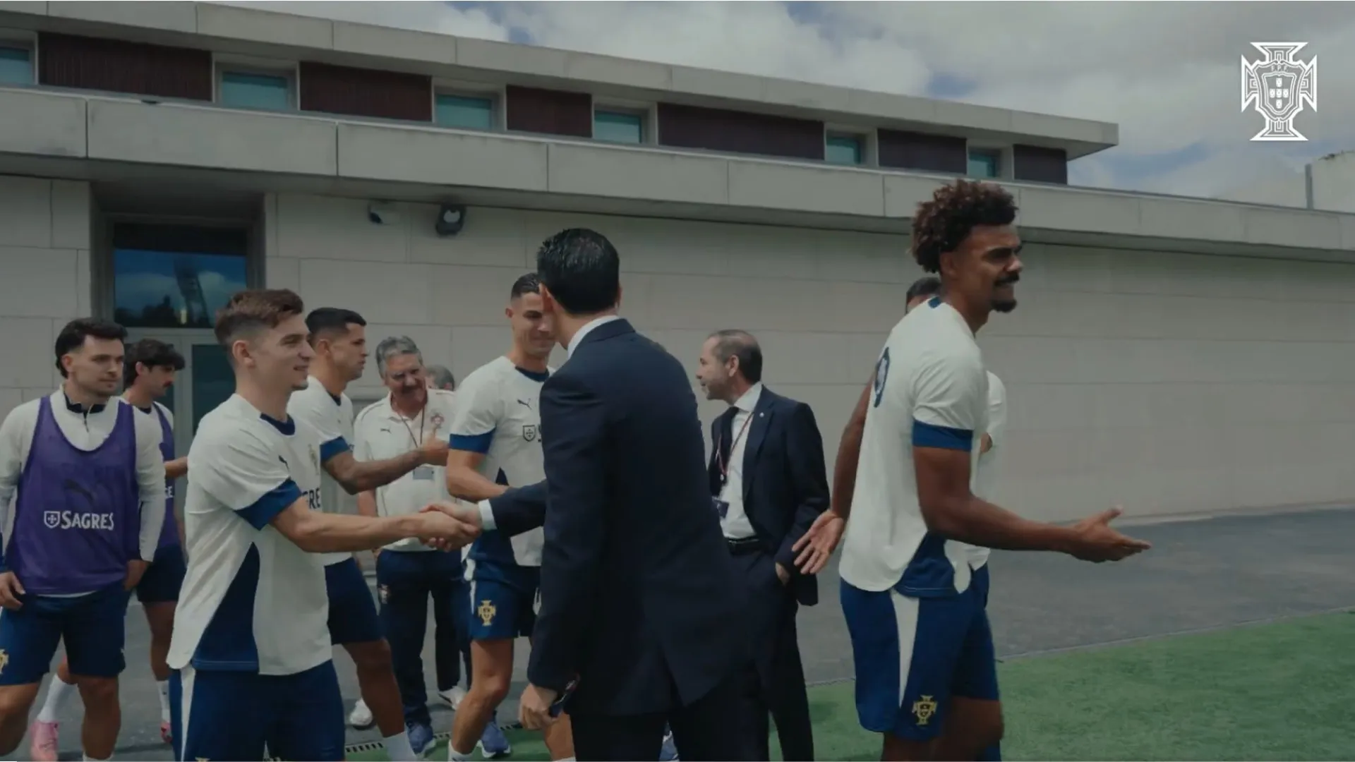 
                    Pedro Proença saúda jogadores no arranque da qualificação para o Mundial
                