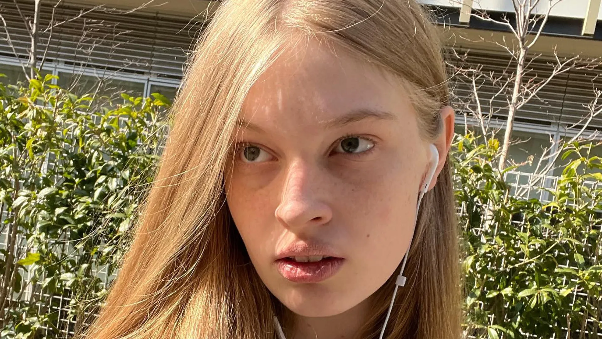 
                    Filha transgénero de Elon Musk revela que vai a bares disfarçada
                