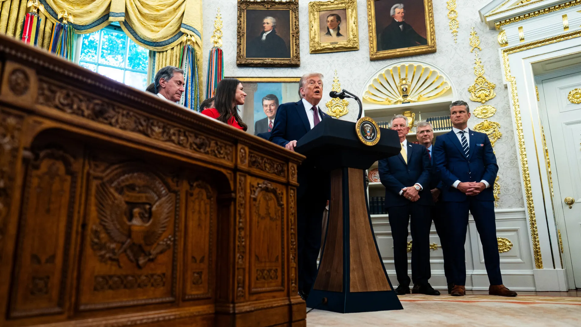 
                    Trump determina transferência do Comando Espacial do Colorado para Alabama
                