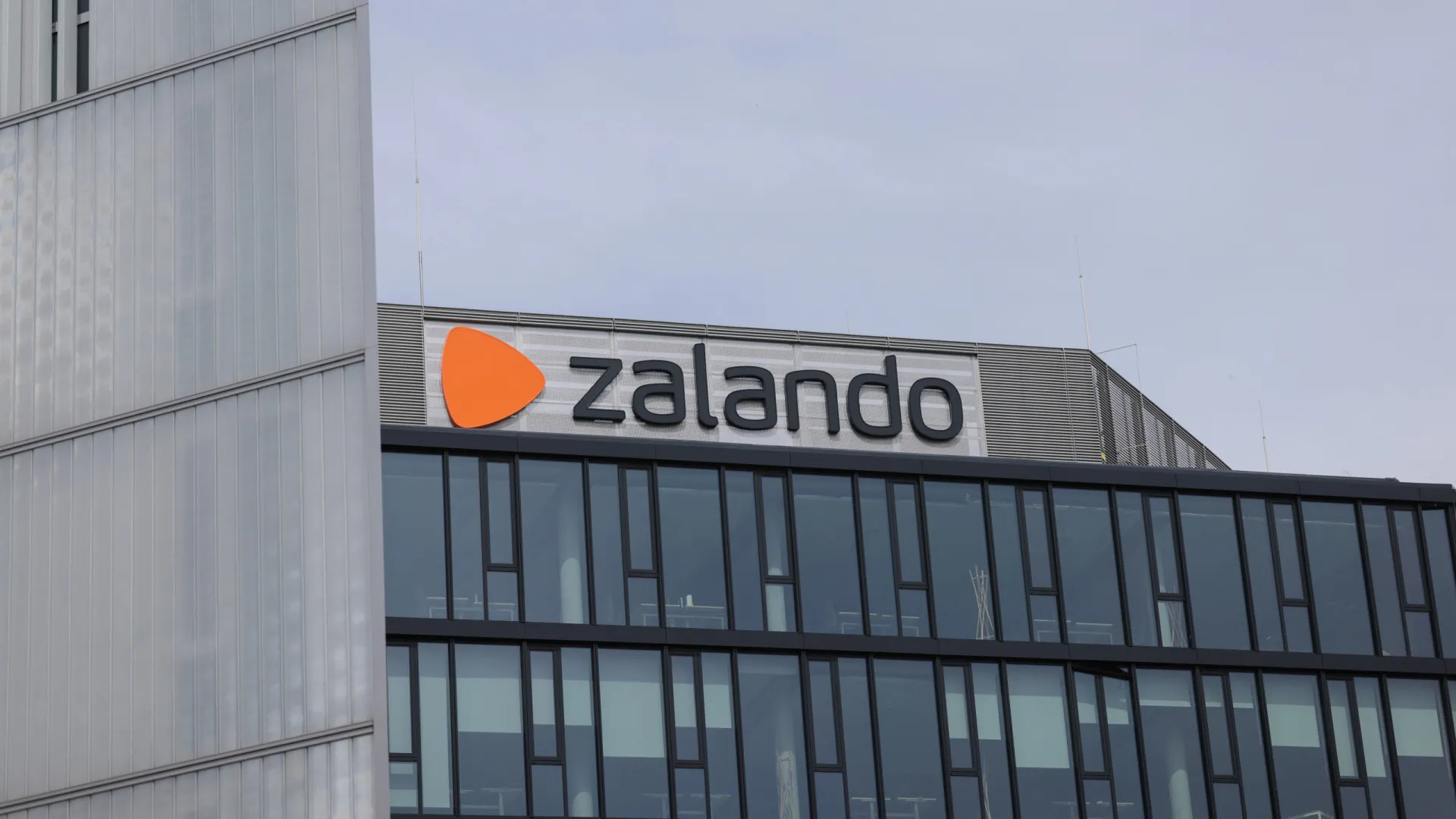 
                    Tribunal confirma Zalando como plataforma de muito grande dimensão
                