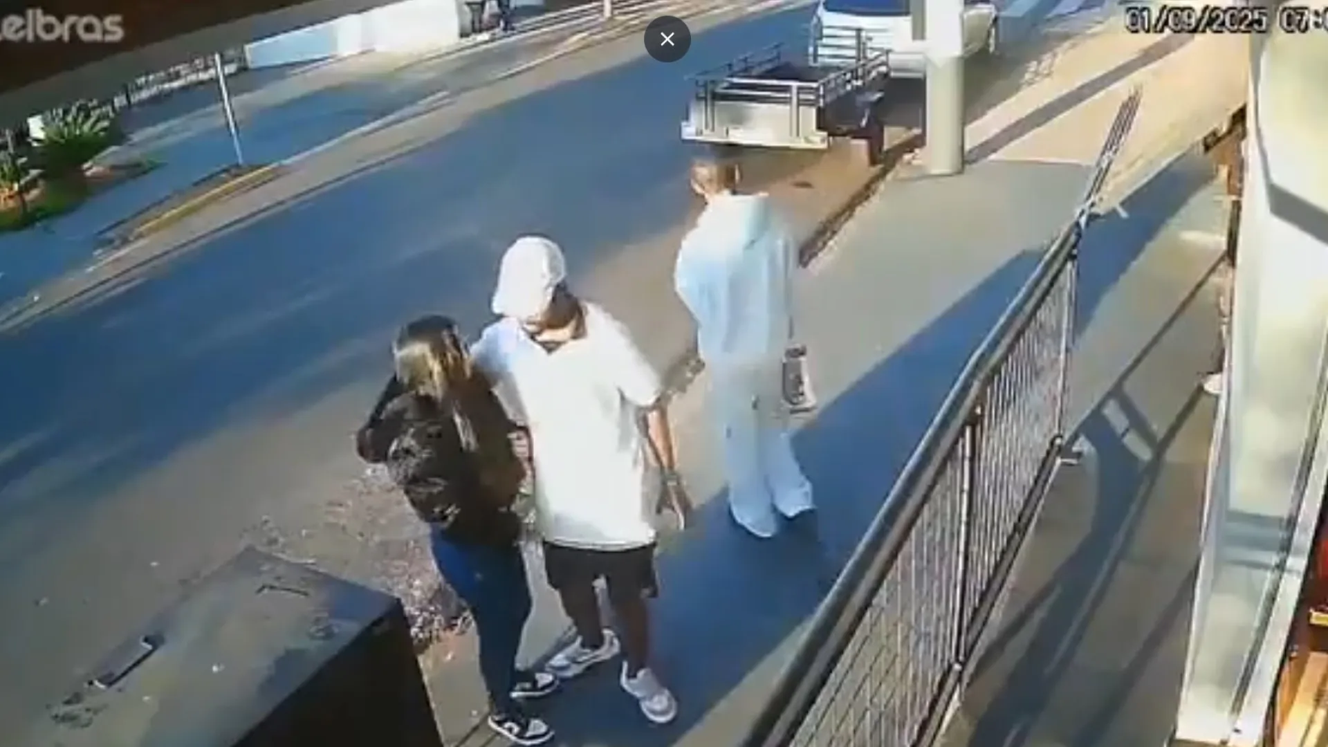 
                    Como transeunte evitou agressão sexual de menina no Brasil? As imagens
                