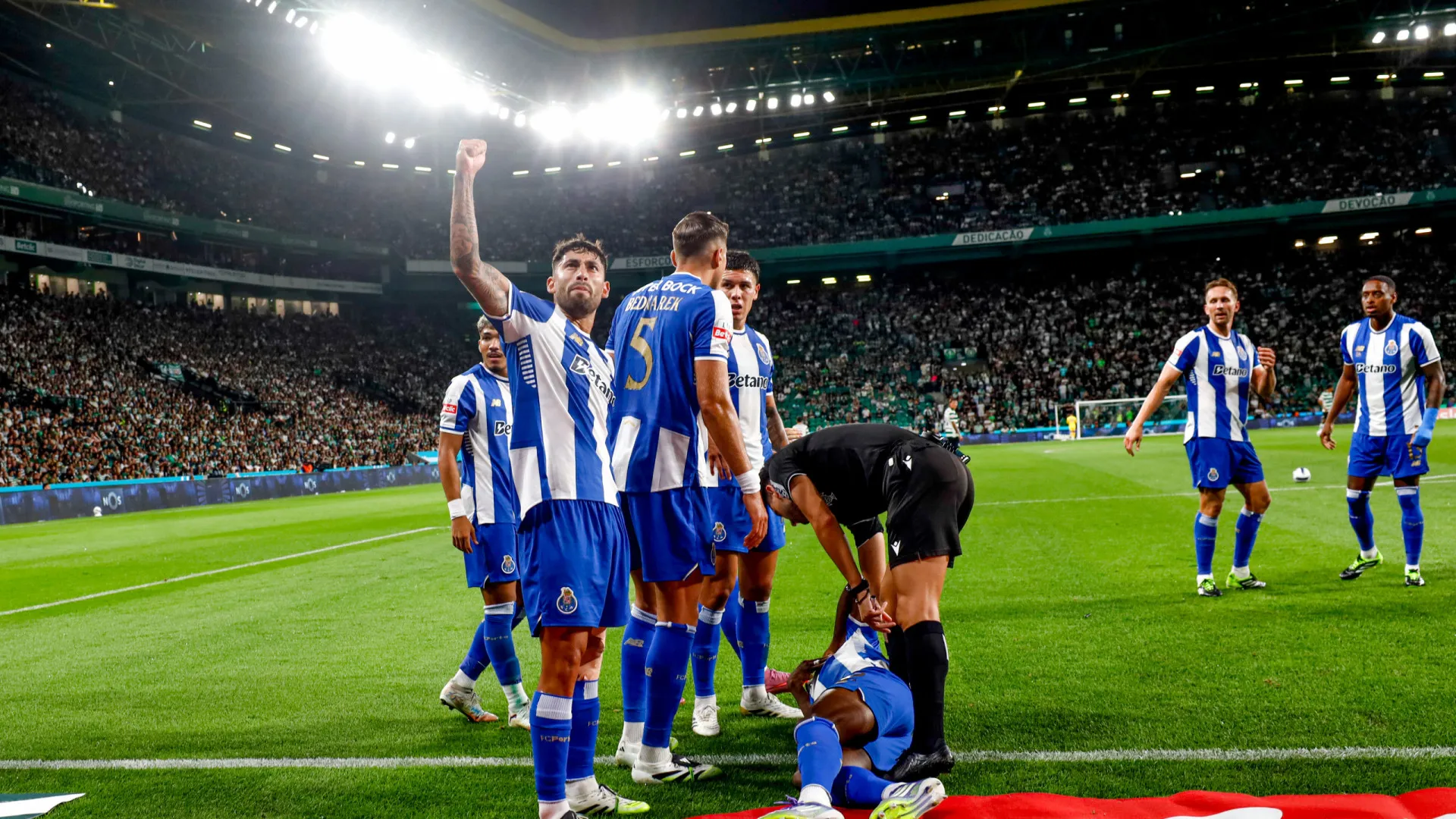 FC Porto avança com queixa e Sporting arrisca jogo(s) à porta fechada