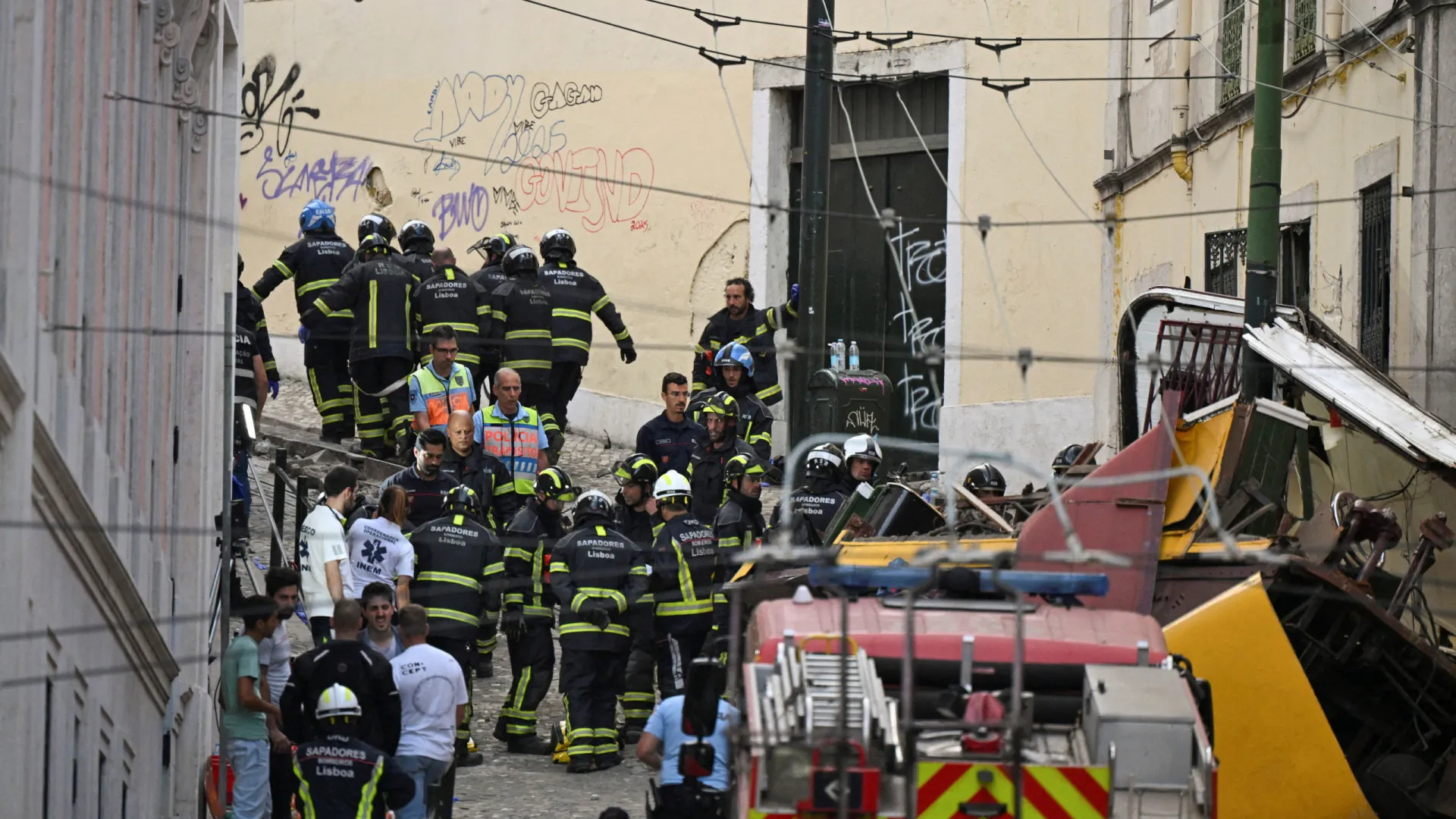 
                    Elevador da Glória. Bombeiro alemão agradece a Sapadores de Lisboa
                
